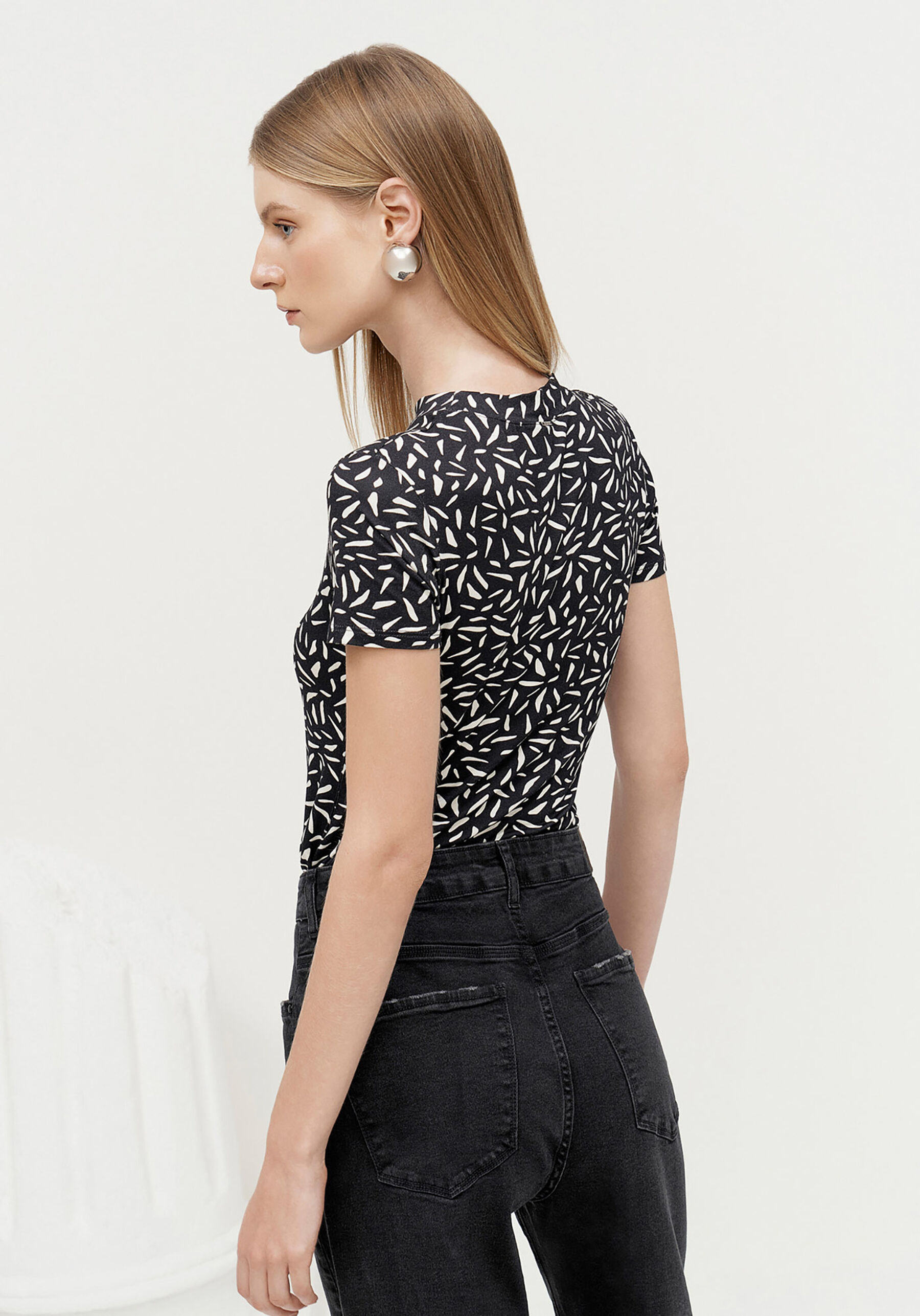Blusa Estampada em Malha Viscose com Gola, TEXTURE. Blusa Estampada em Malha Viscose com Gola, TEXTURE, large.
