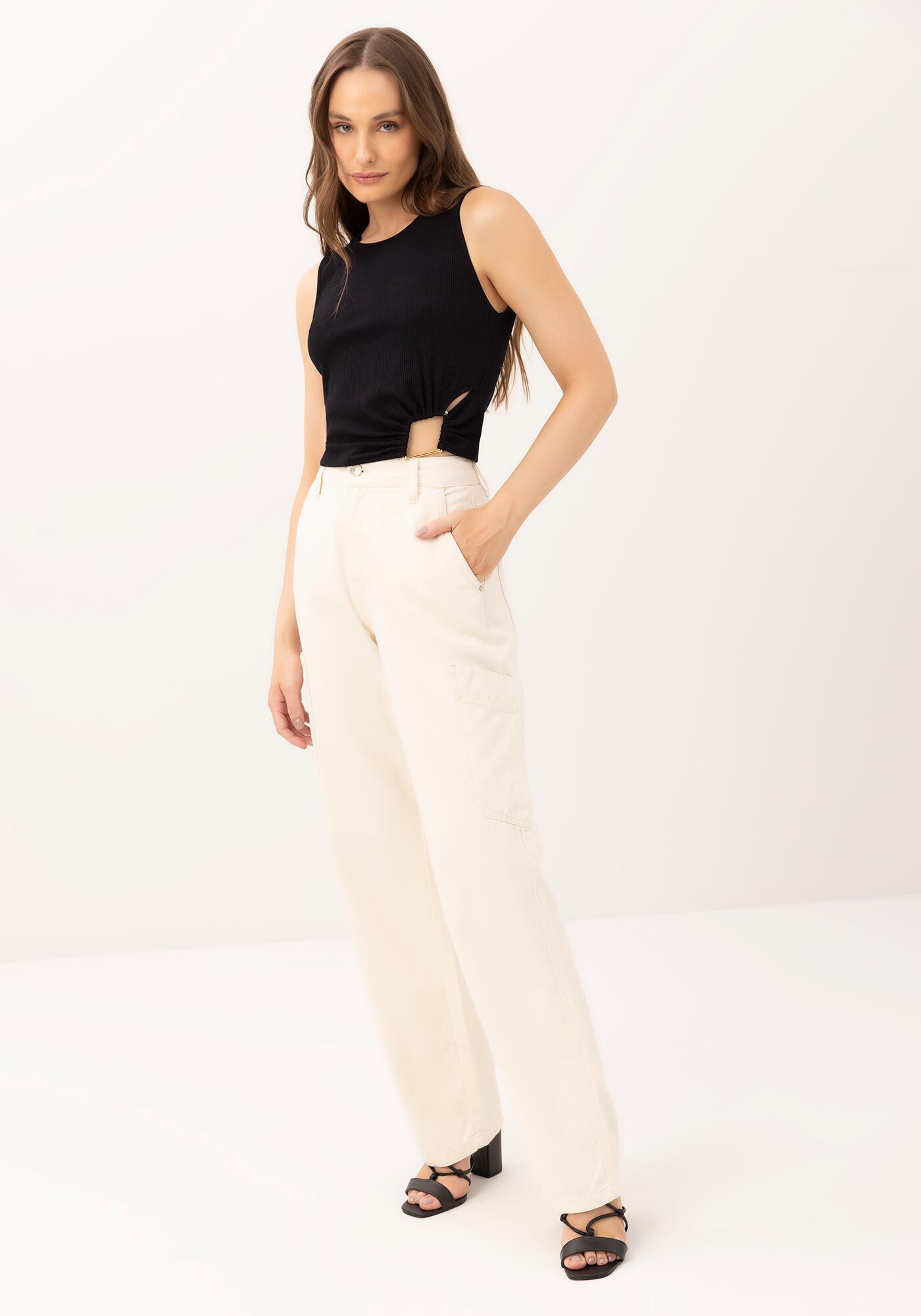 Regata Cropped Canelada com Cut e Detalhe Metal, , large.