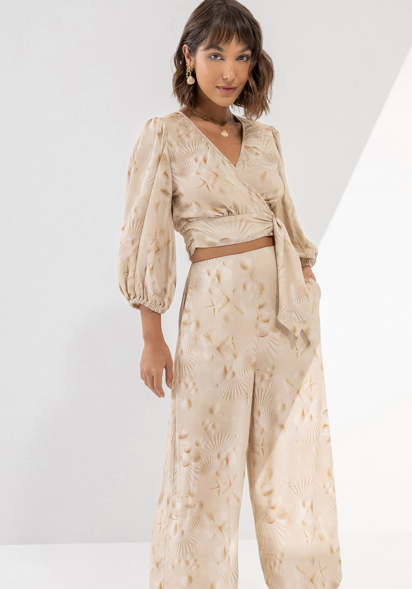 Cal&ccedil;a Pantacourt Estampada em Viscose com Bolsos, , large.