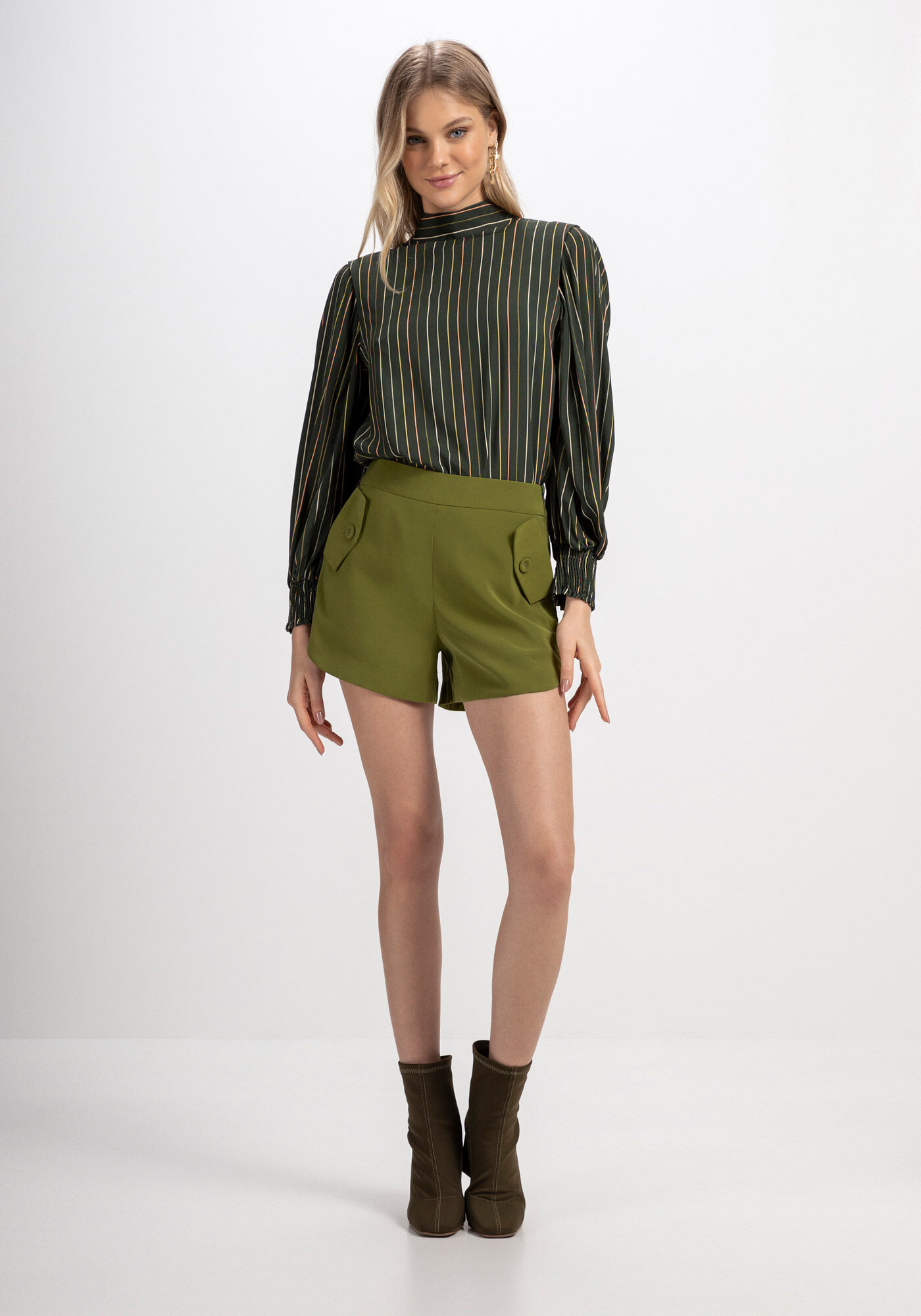 Shorts Cintura Baixa Acetinado com Lapela, VERDE PARAMELA, large.