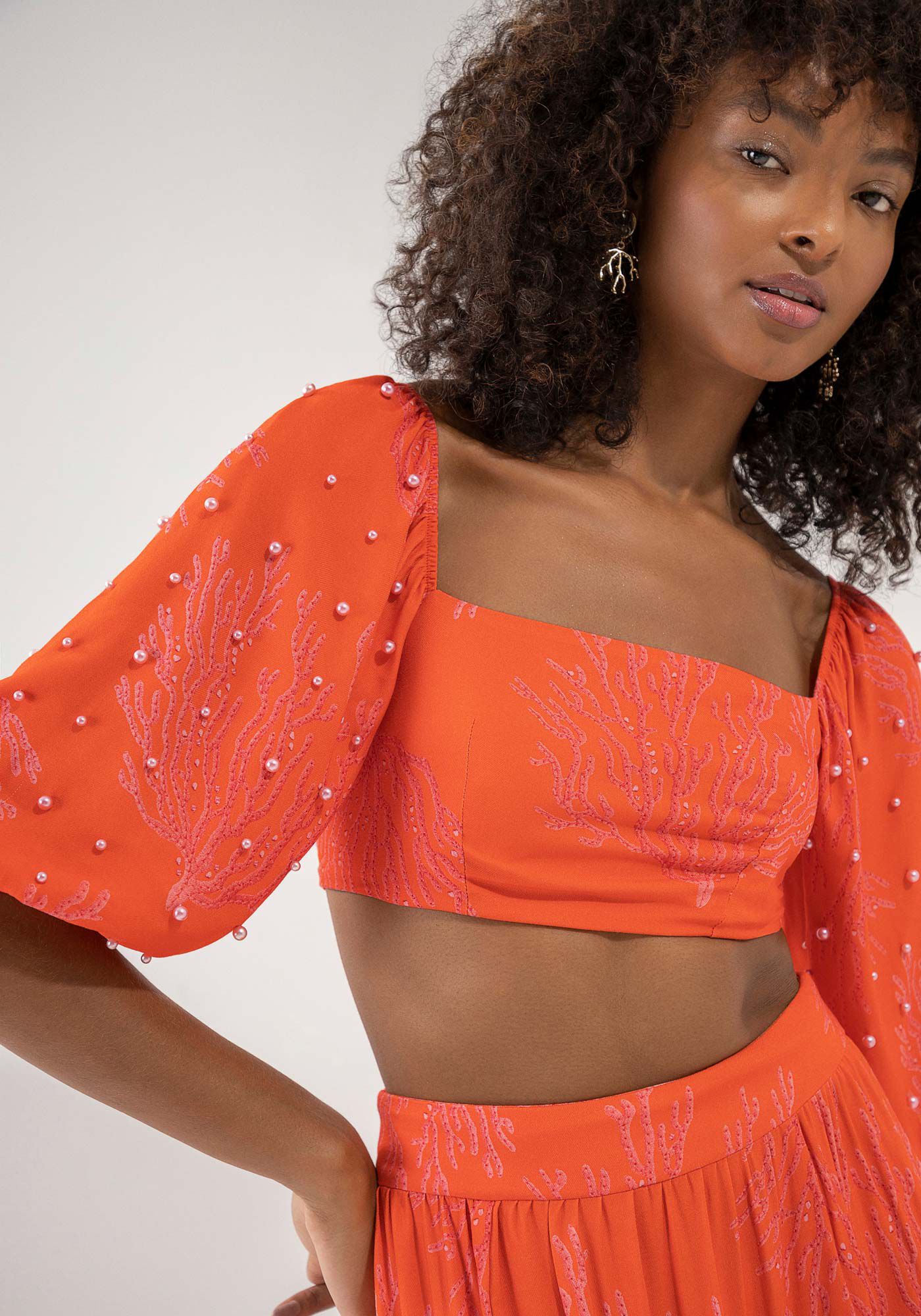 Blusa Manga Bufante em Viscose com Perolas Lez a Lez