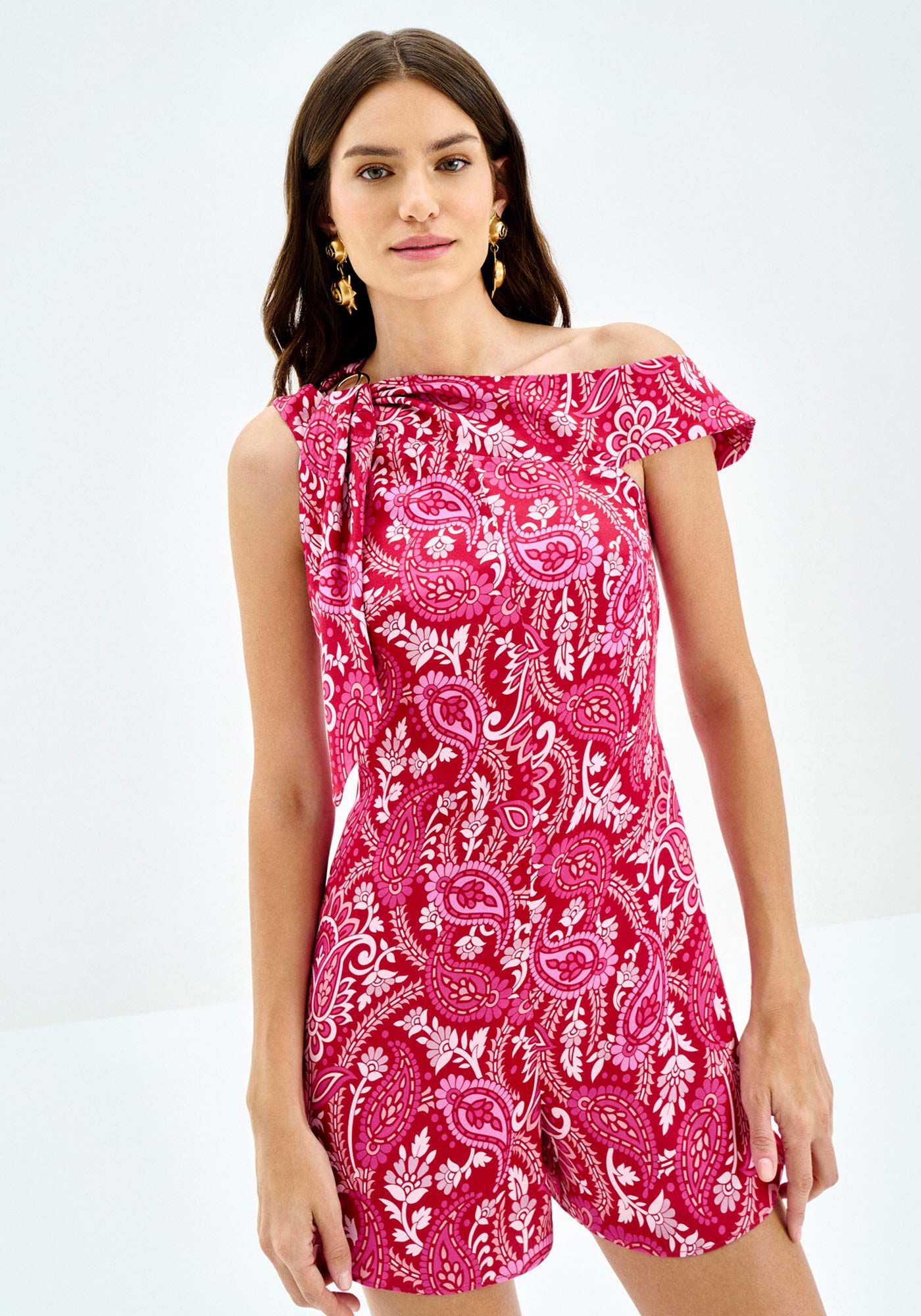 Macac&atilde;o Curto Estampado com Decote Um Ombro S&oacute;, PAISLEY, large.