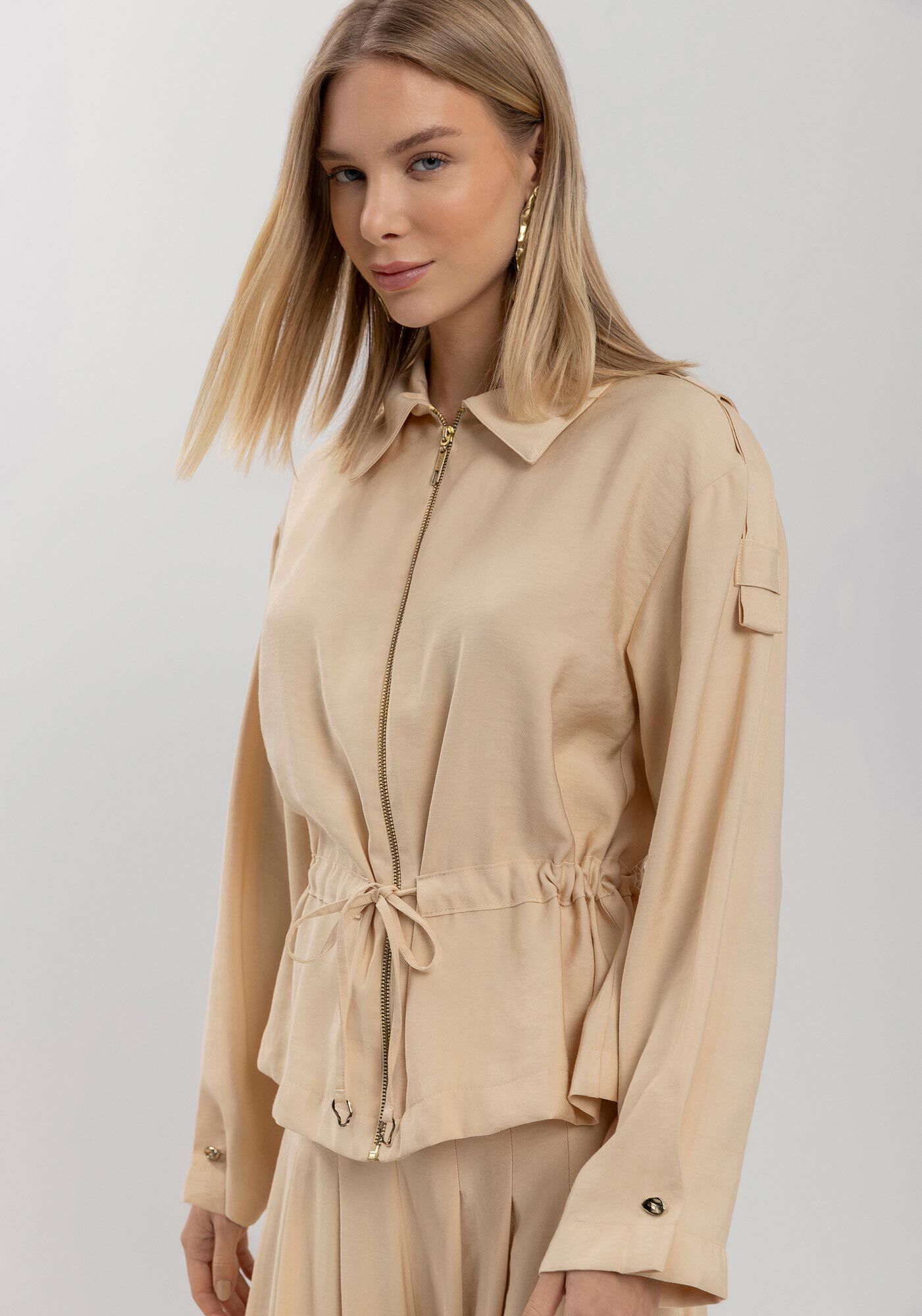 Jaqueta De Mangas Longas Com Z&iacute;per Frontal E Amarra&ccedil;&atilde;o, AMARELO SEASHELL, large.