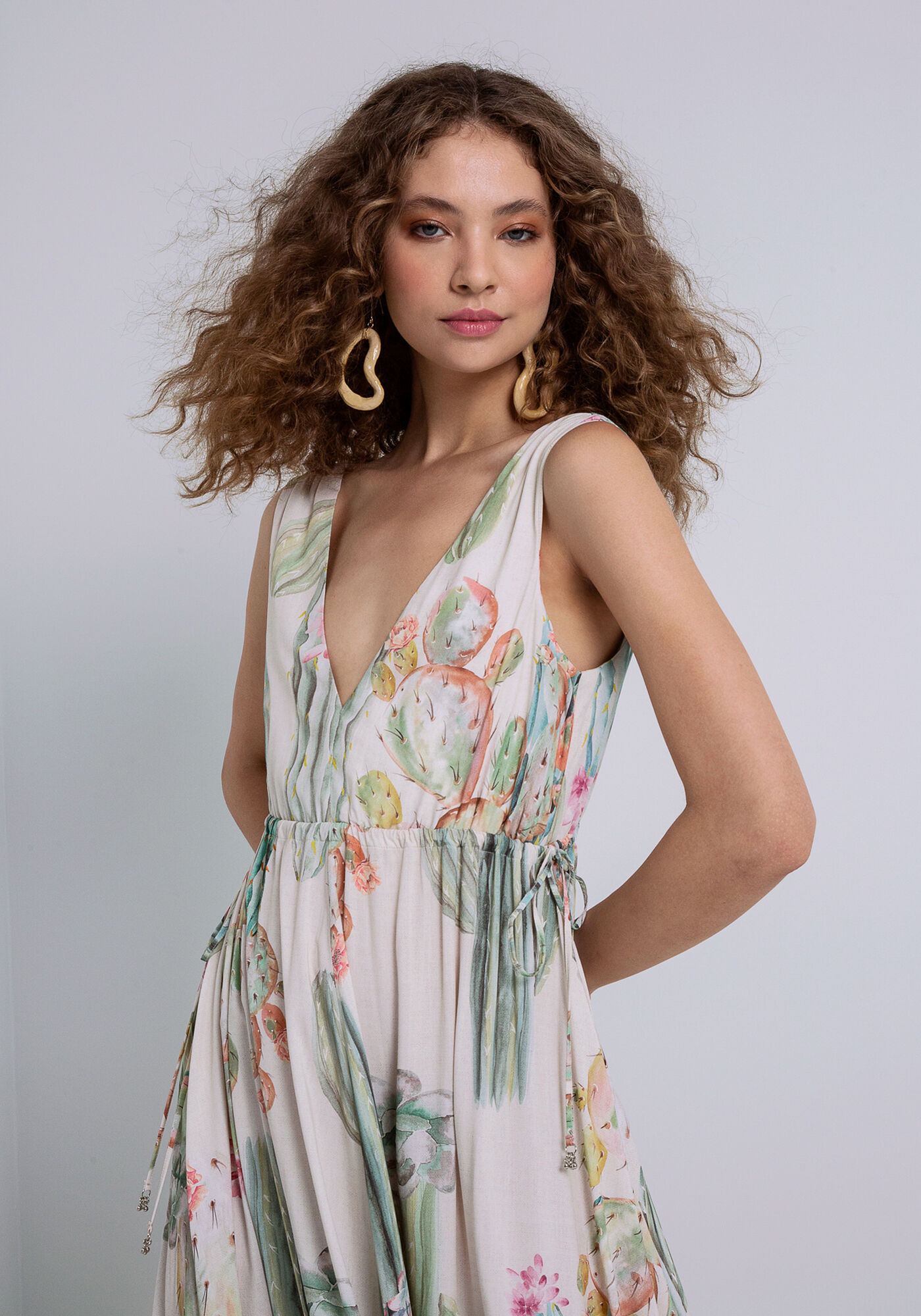 Vestido Longo em Viscose com Barra Assim&eacute;trica, , large.