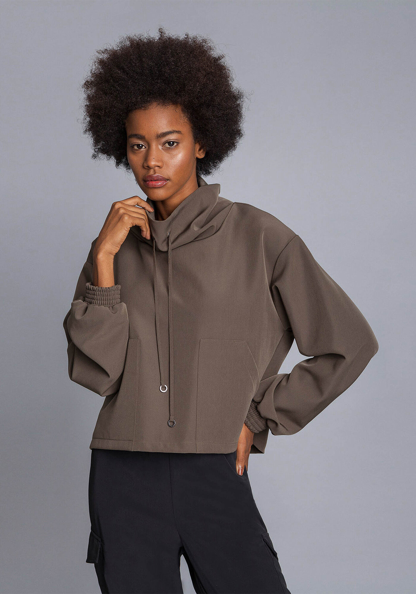 Blus&atilde;o Gola Alta Amplo, , large.