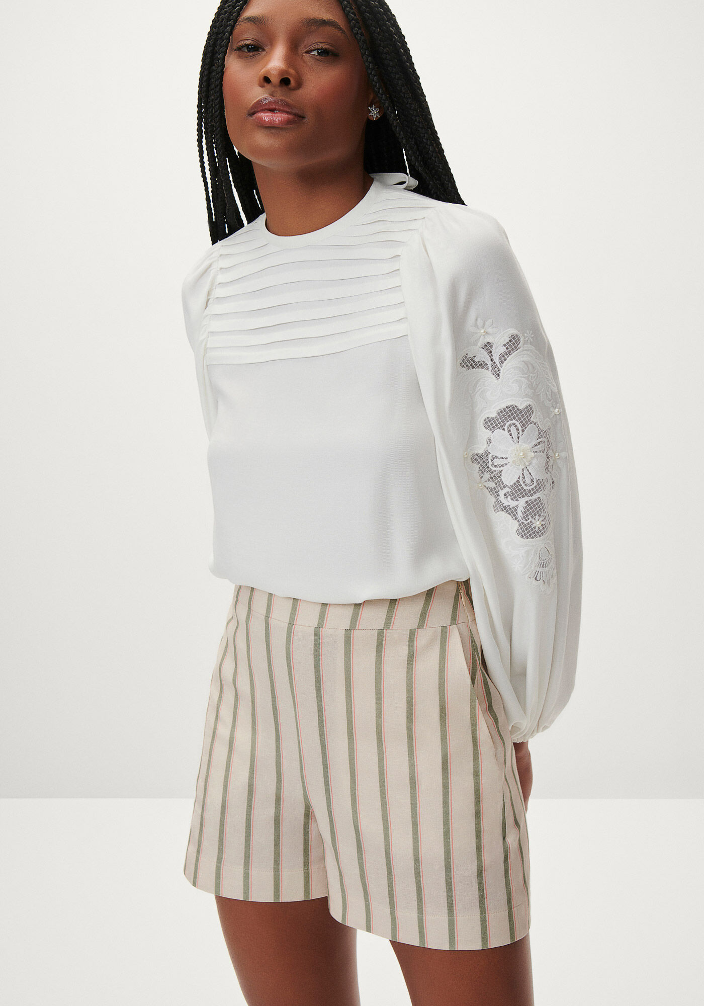 Shorts Listrado em Linho com Bolsos, , large.