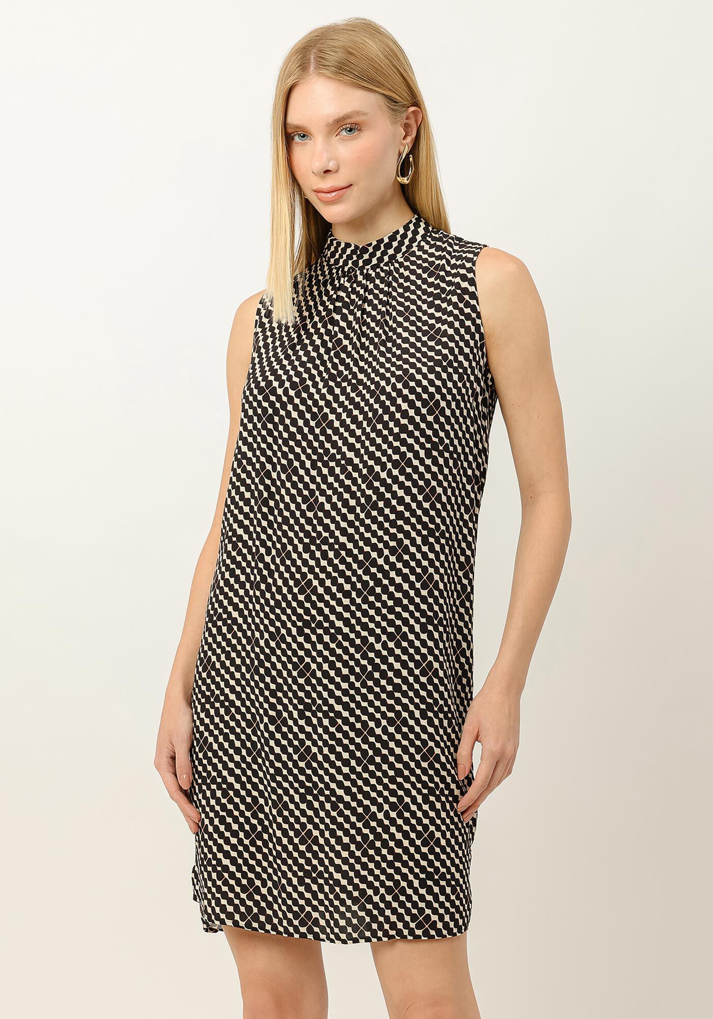 Vestido Curto Sem Mangas em Viscose com Gola Alta, PATTERN, large.