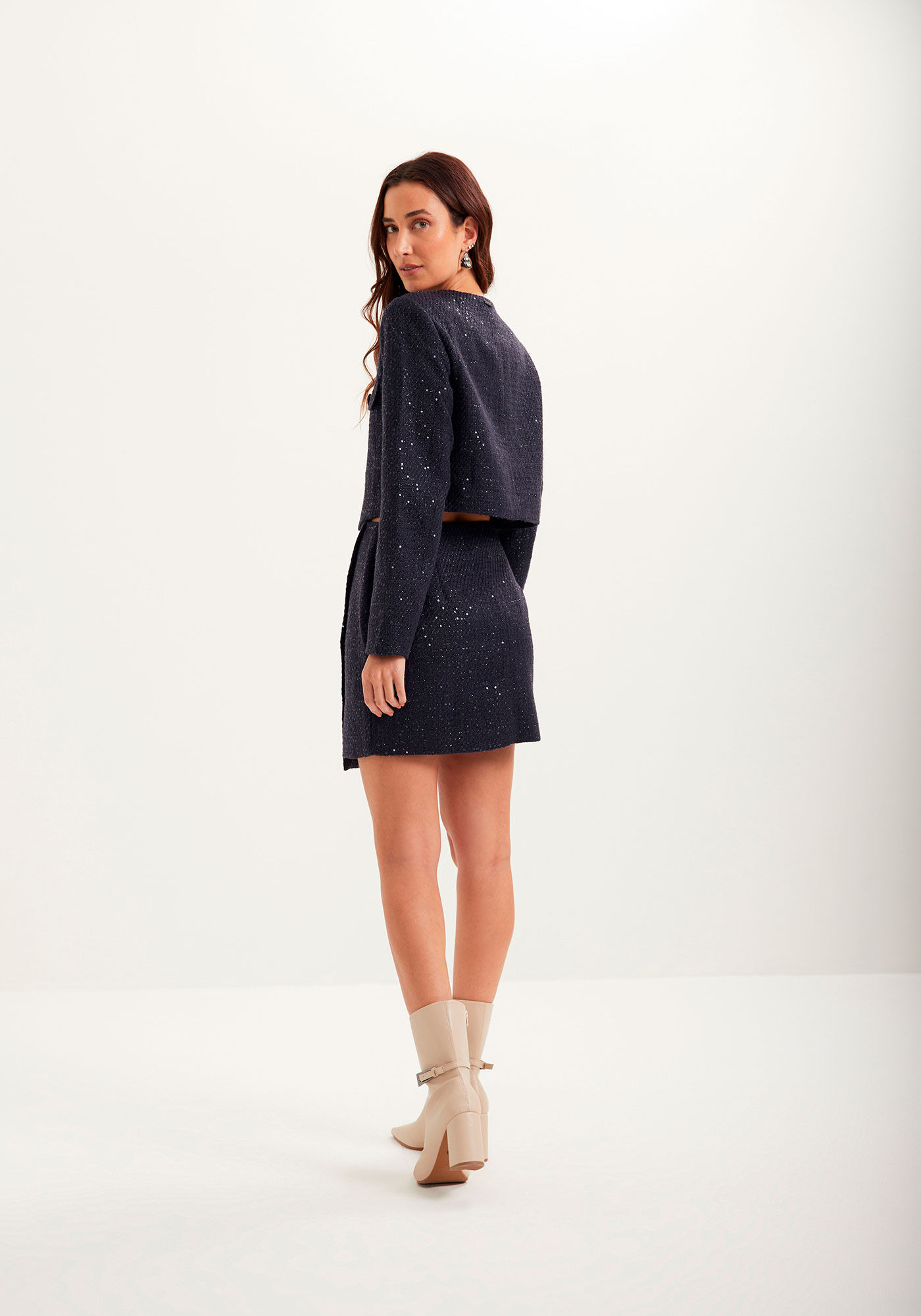 Casaco Curto Em Tweed Com Lapelas E Aplica&ccedil;&otilde;es De Paet&ecirc;, , large.