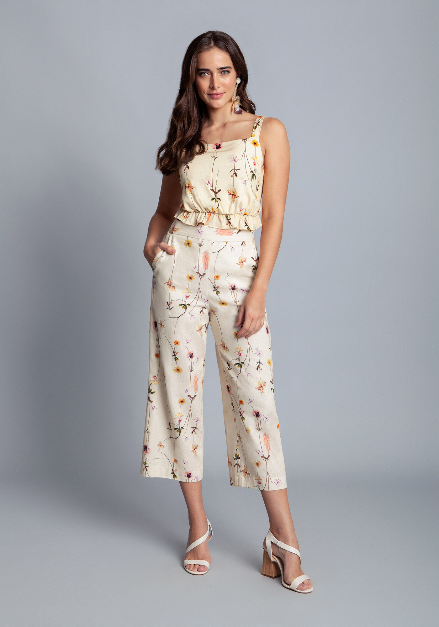 Cal&ccedil;a Tecido Linho Washed Plus Pantacourt, , large.