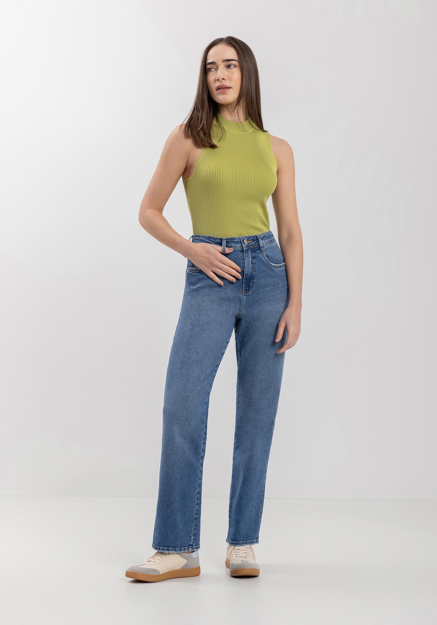 Cal&ccedil;a Jeans Reta Com Cintura Alta E Pu&iacute;dos Leves, , large.