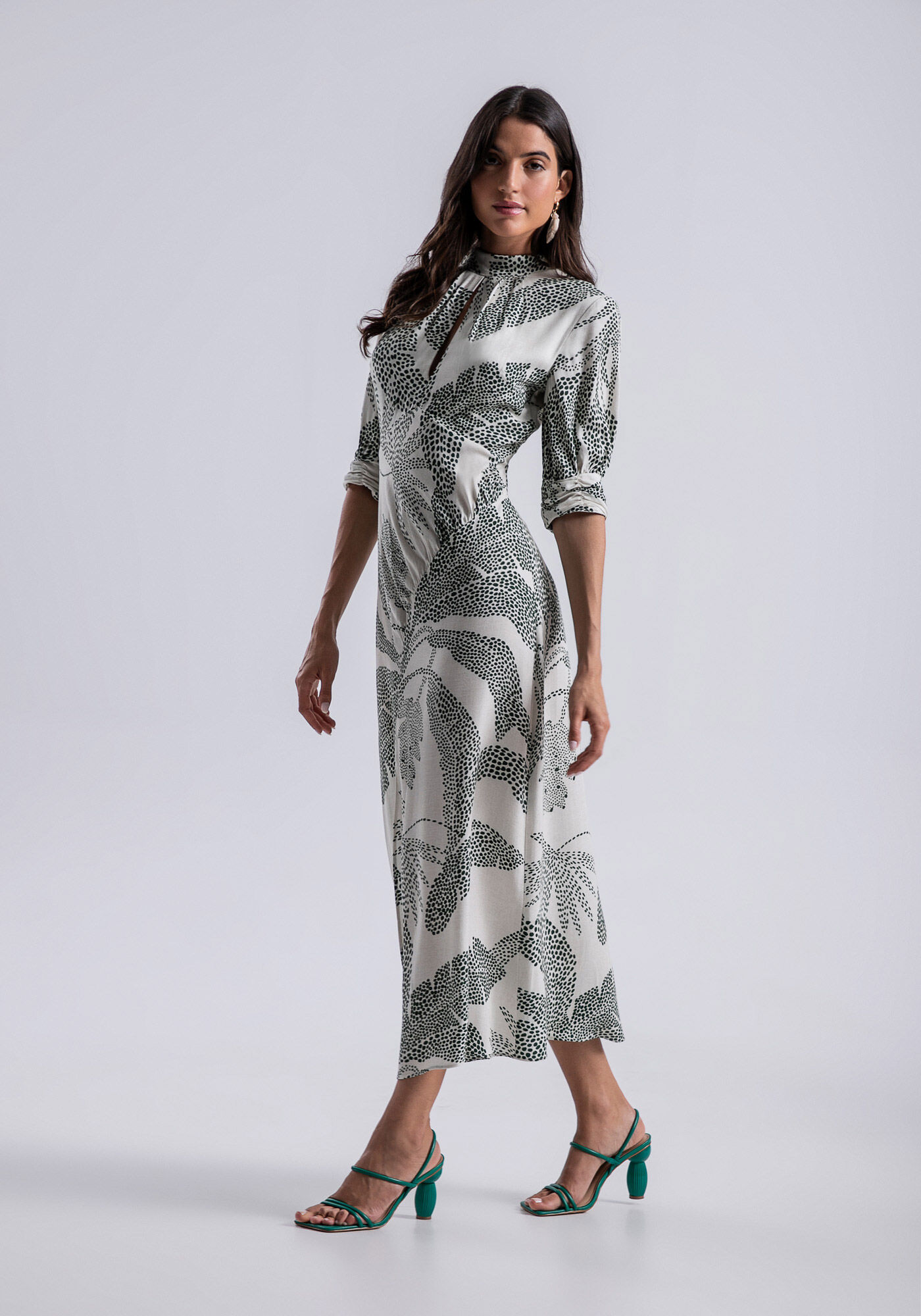 Vestido Midi Gola Alta Franzido e Fenda, VEREDAS, large.