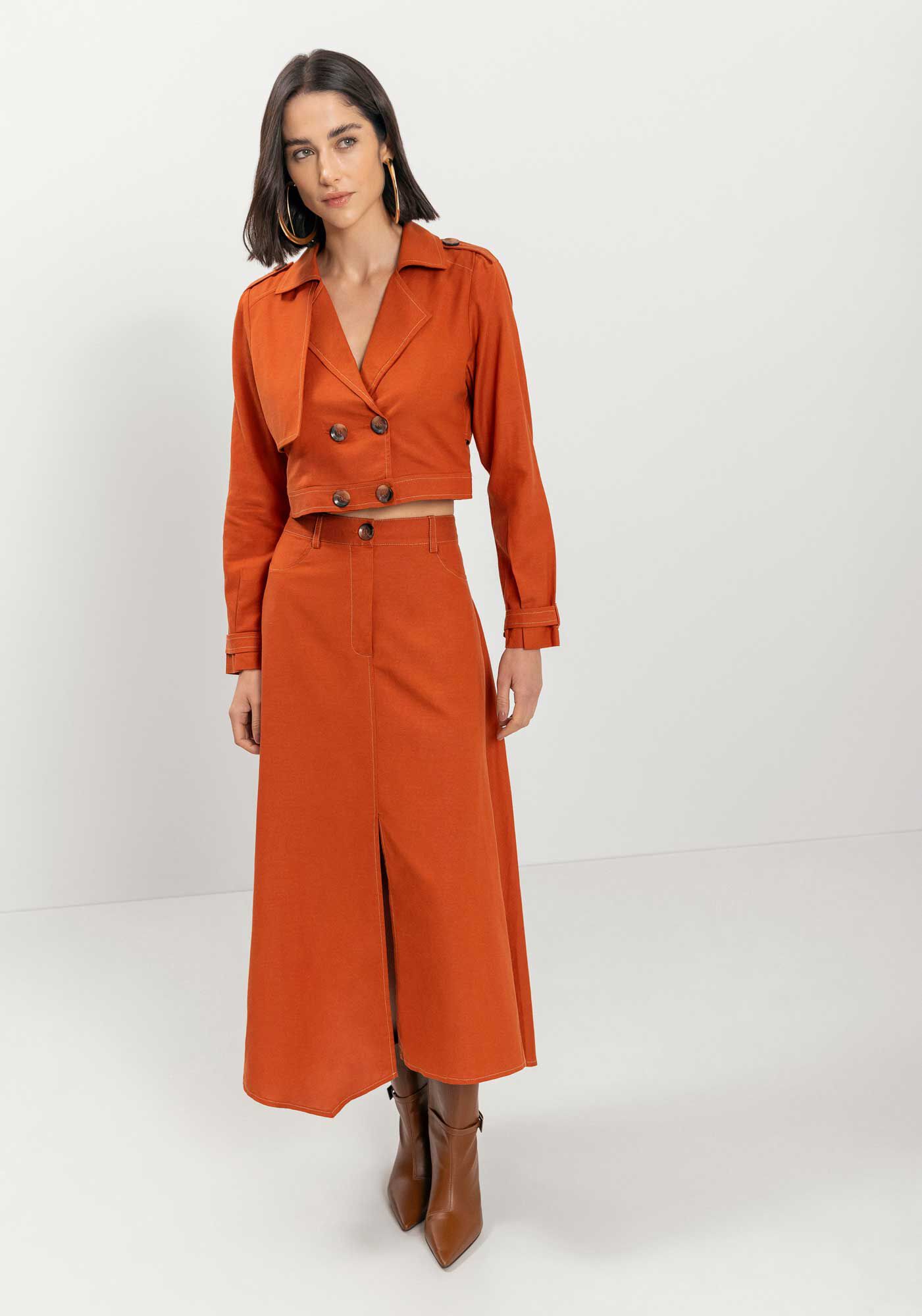 Jaqueta Cropped Com Bot&otilde;es E Pespontos Contrastantes, MARROM SANDALWOOD, large.