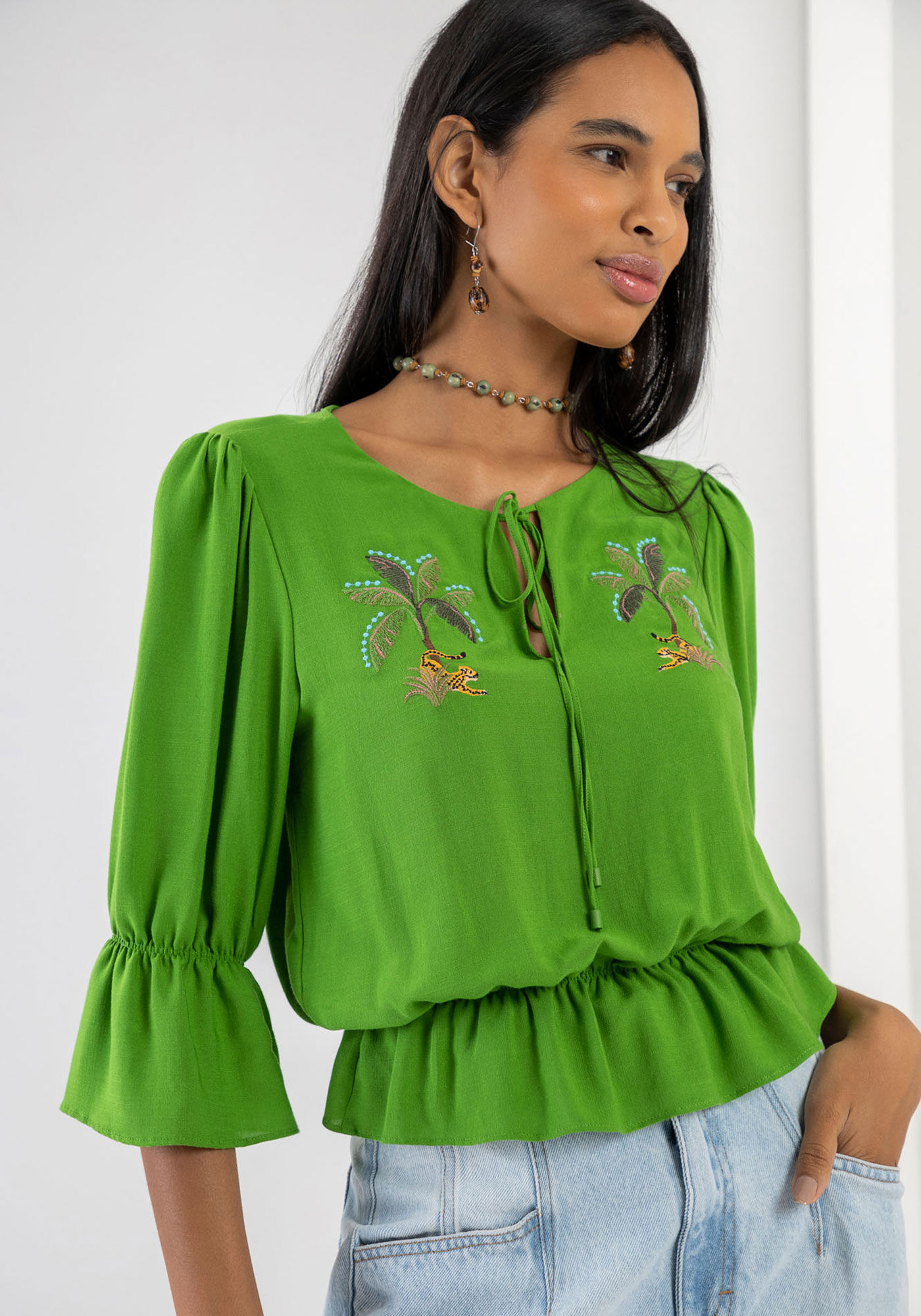 Blusa em Viscose com Bordado e Franzido, , large.