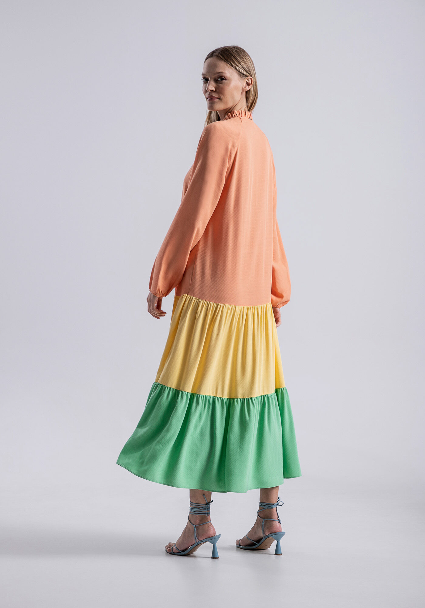 Vestido Midi Manga 3/4 em Viscose com Babados, , large.