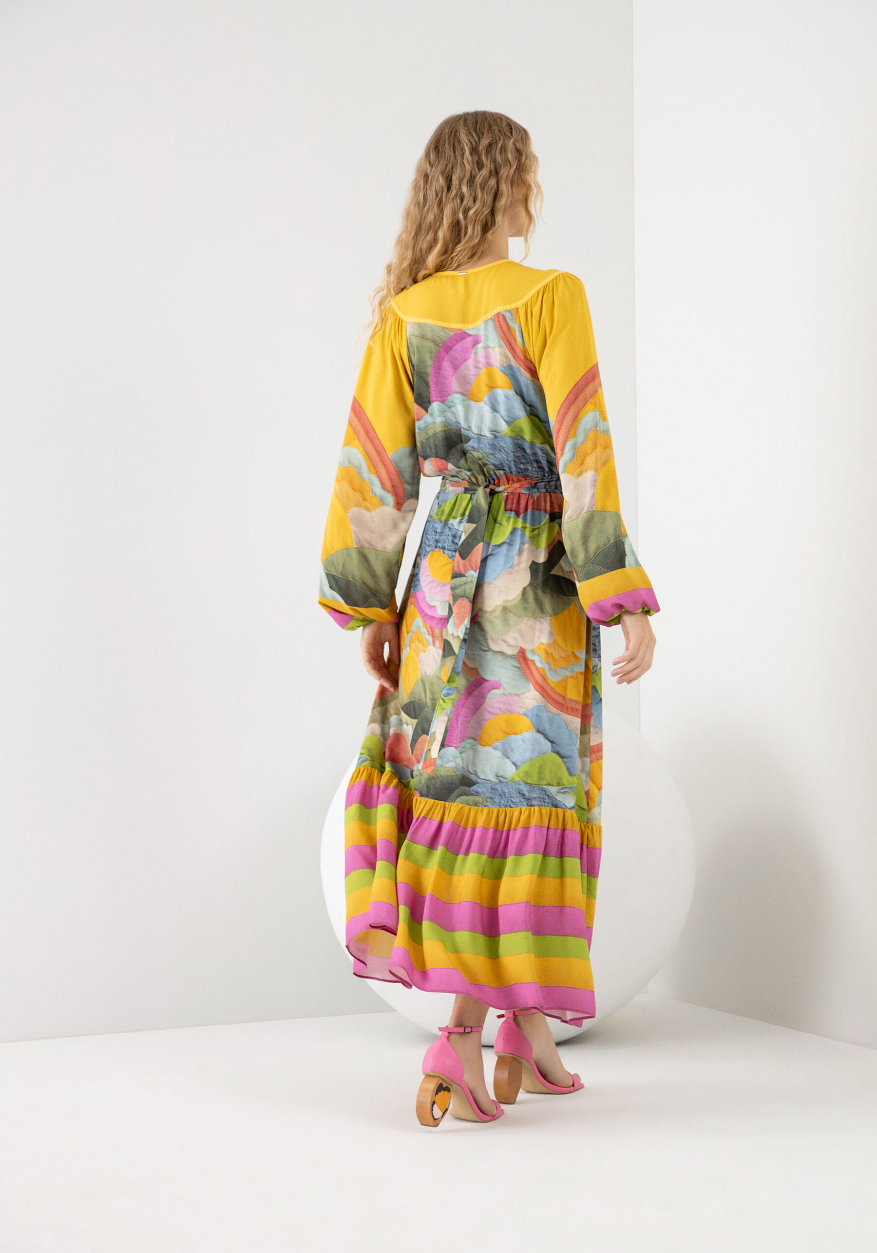 Vestido Midi Manga Longa em Viscose com Babado, NUVEM. Vestido Midi Manga Longa em Viscose com Babado, NUVEM, large.