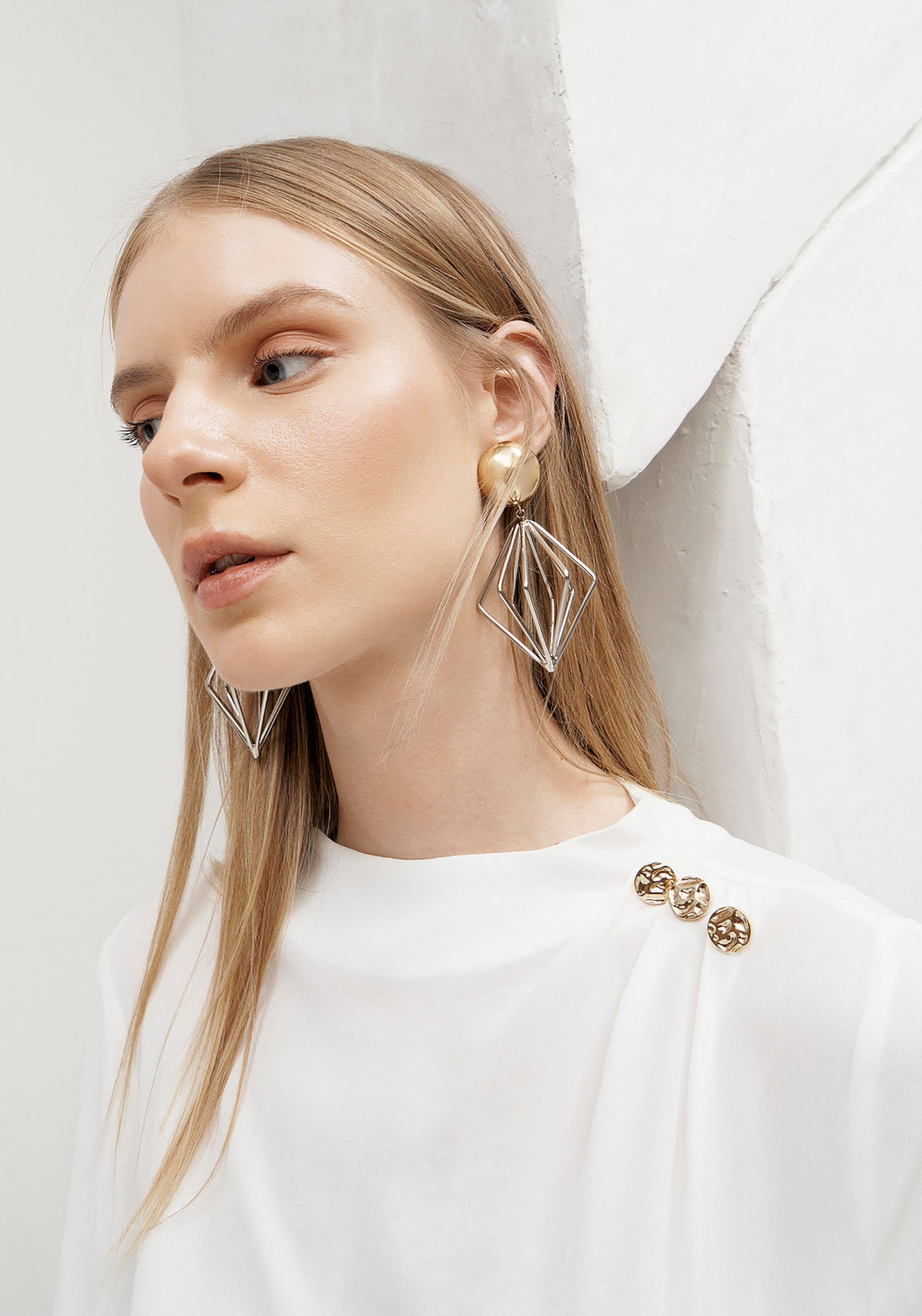 Blusa Manga Longa em Crepe com Franzido Ombro, , large.