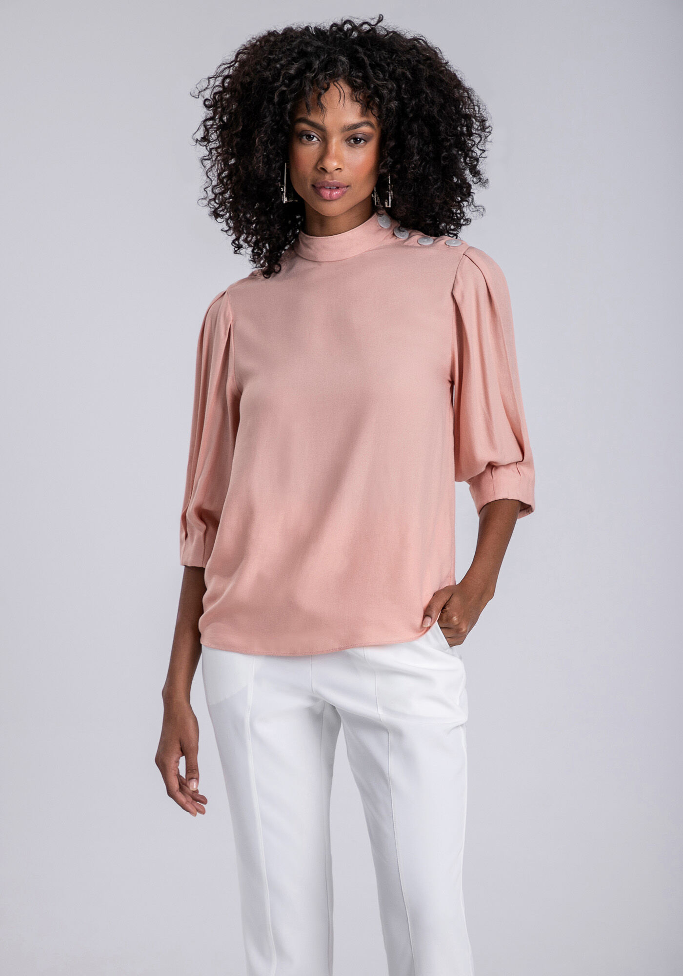 Blusa Gola Alta em Crepe com Bot&otilde;es M&aacute;xi, , large.