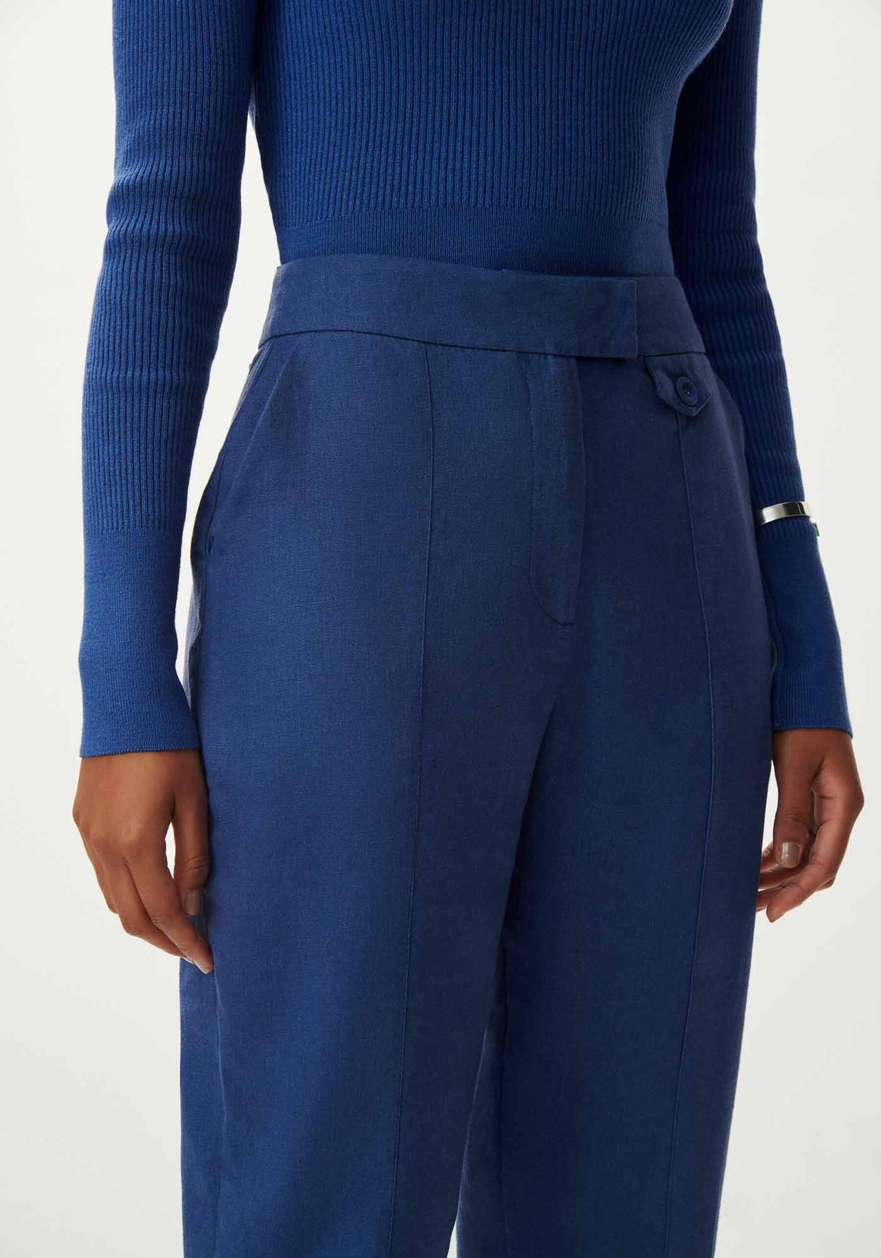 Blusa Manga Longa Cropped em Tricô com Gola Alta, AZUL TINKER. Blusa Manga Longa Cropped em Tricô com Gola Alta, AZUL TINKER, large.