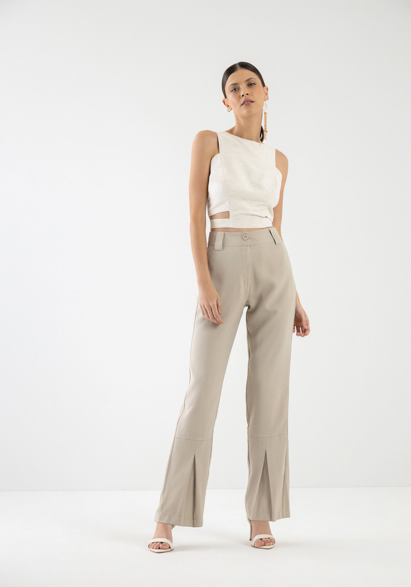 Calça flare com hotsell prega na barra