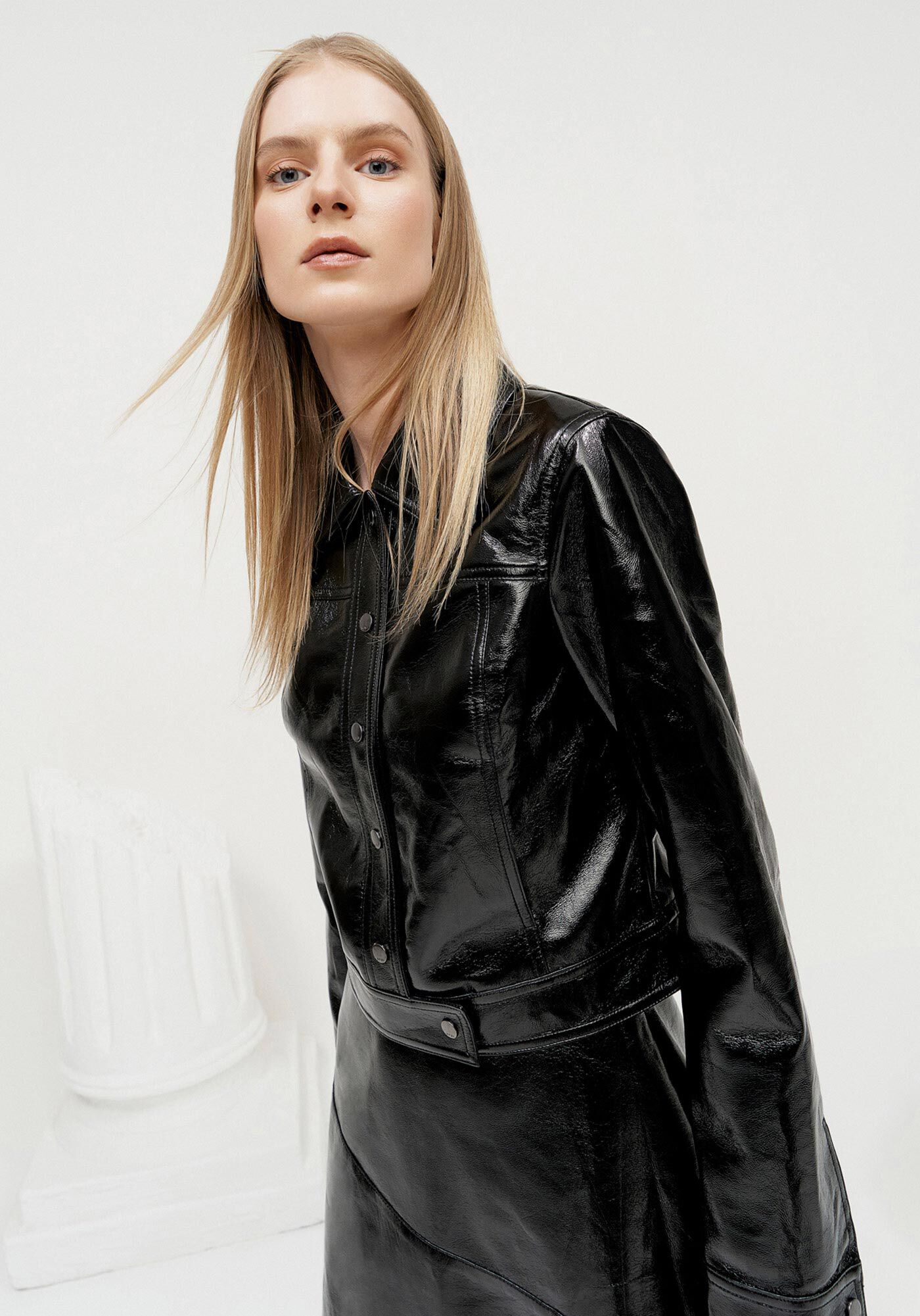 Jaqueta Cropped em PU Vinil, PRETO REATIVO, large.