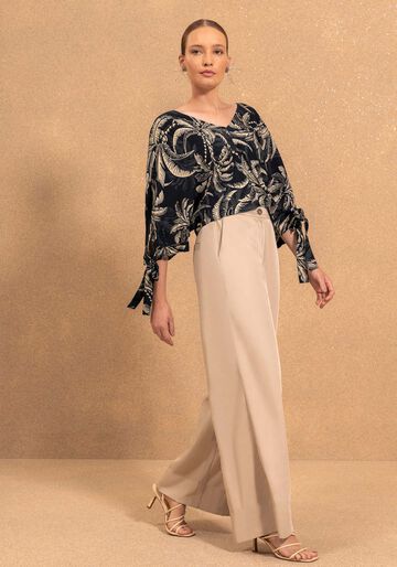 Blusa Curta Estampada Com Mangas 3/4 E Amarrações, COQUEIRO PRETO. Blusa Curta Estampada Com Mangas 3/4 E Amarrações, COQUEIRO PRETO, large.
