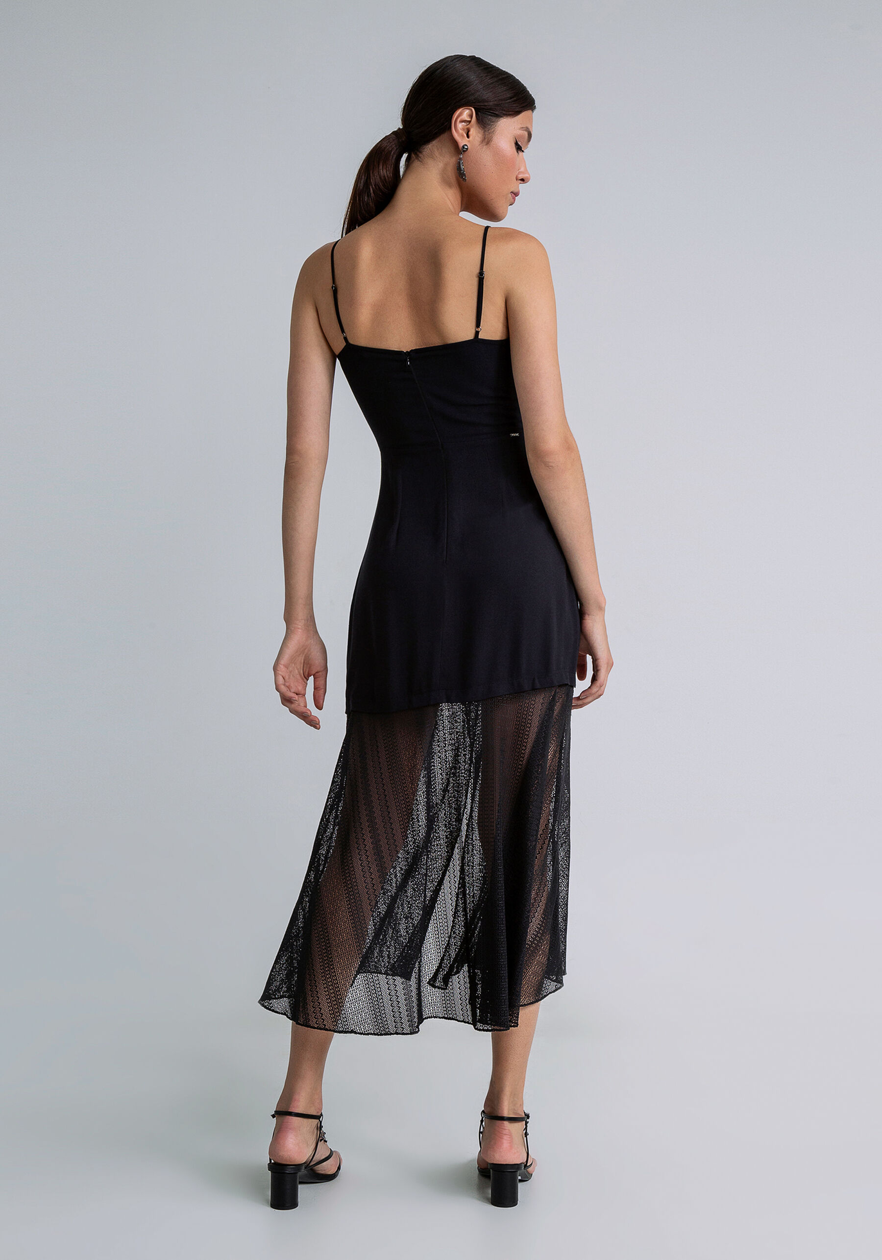 Vestido Midi Ilhós Recorte Renda, PRETO. Vestido Midi Ilhós Recorte Renda, PRETO, large.