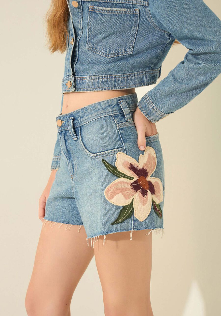 Shorts Jeans Boyfriend Com Cintura Média E Patch, JEANS. Shorts Jeans Boyfriend Com Cintura Média E Patch, JEANS, large.