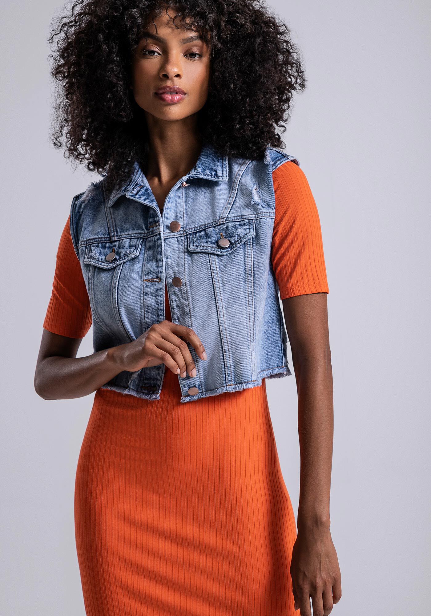 Vestido midi sales com colete jeans