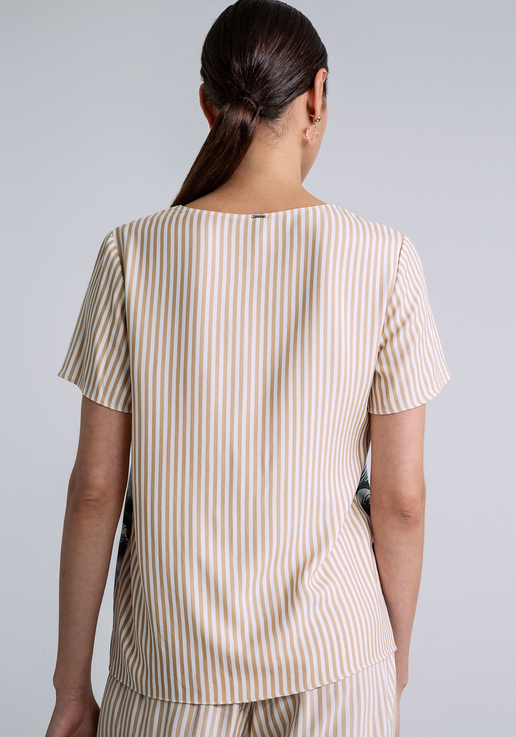 Blusa Manga Curta Ampla Estampada, GUARDA SOL. Blusa Manga Curta Ampla Estampada, GUARDA SOL, large.