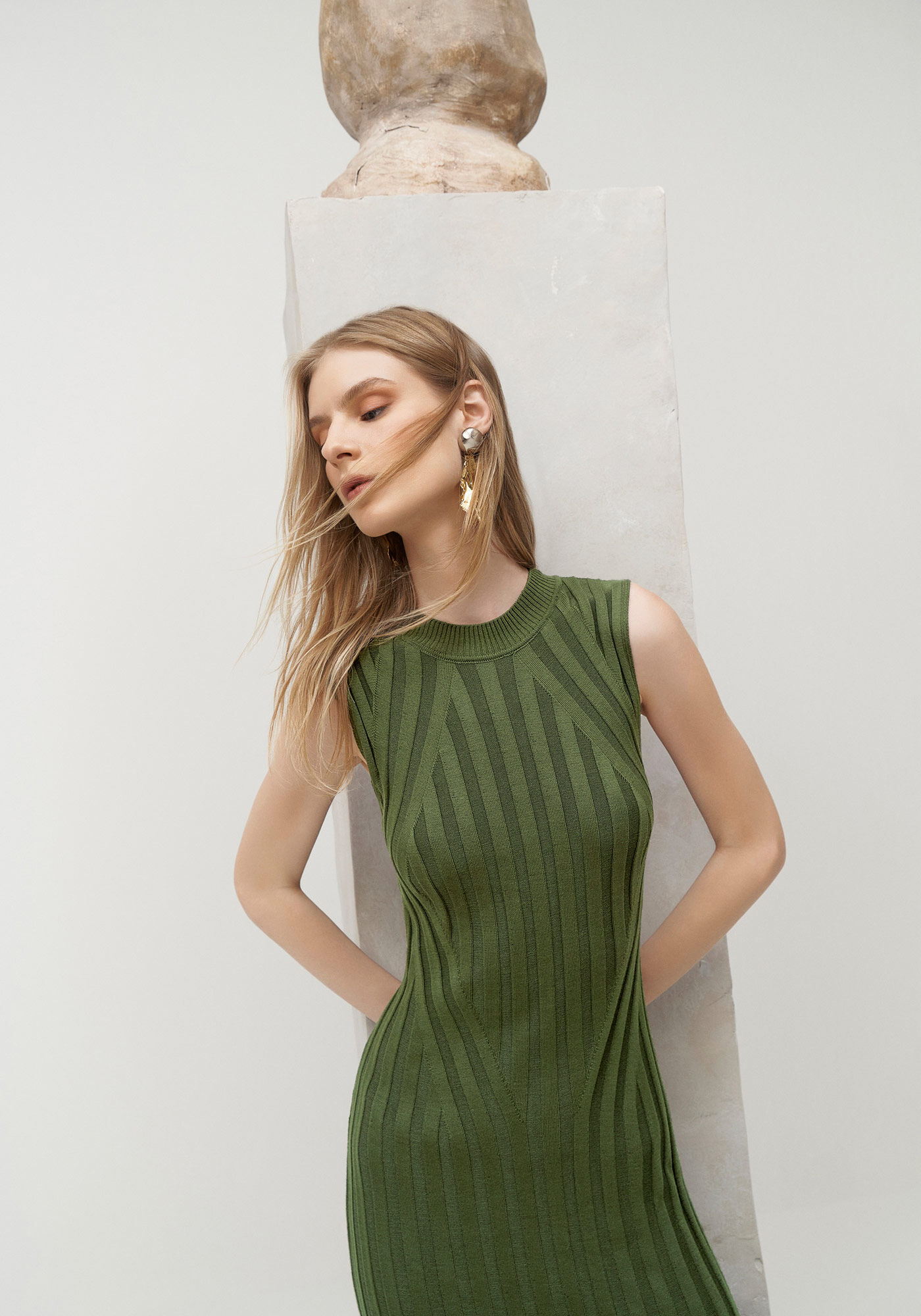 Vestido Midi em Tric&ocirc; com Fenda Costas, , large.