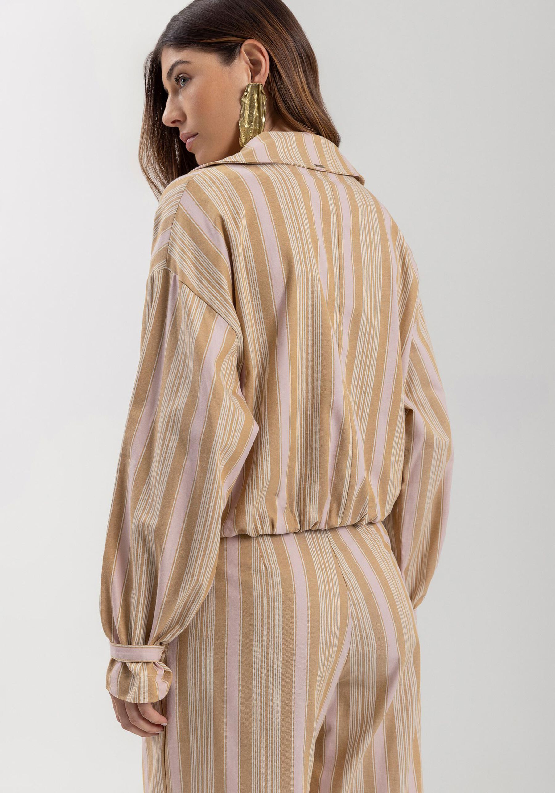 Jaqueta Listrada Em Algodão Com Lapelas E Abotoamento Duplo, MARROM ESPERADO. Jaqueta Listrada Em Algodão Com Lapelas E Abotoamento Duplo, MARROM ESPERADO, large.