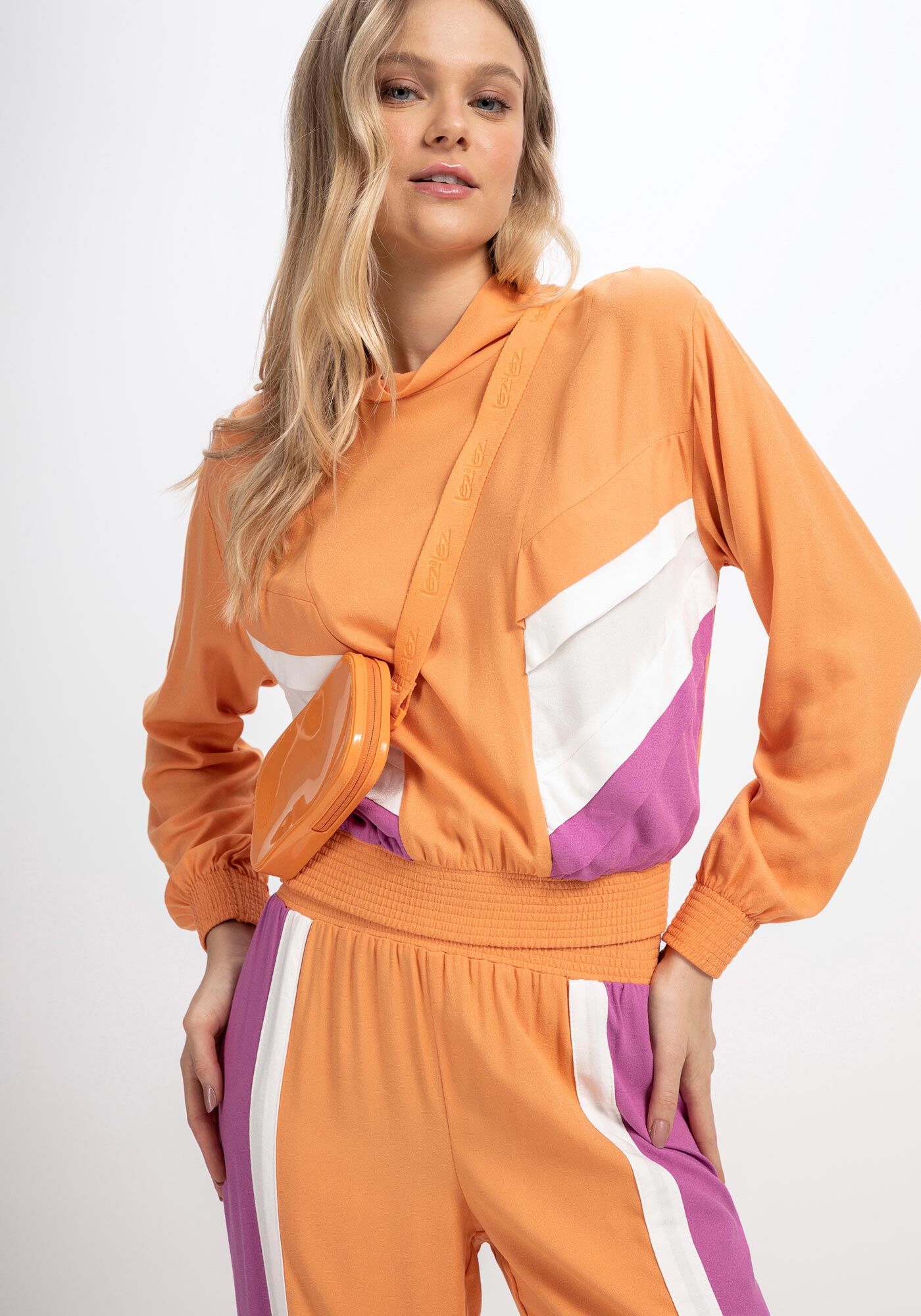 Blus&atilde;o Manga Longa em Crepe com Recortes, , large.