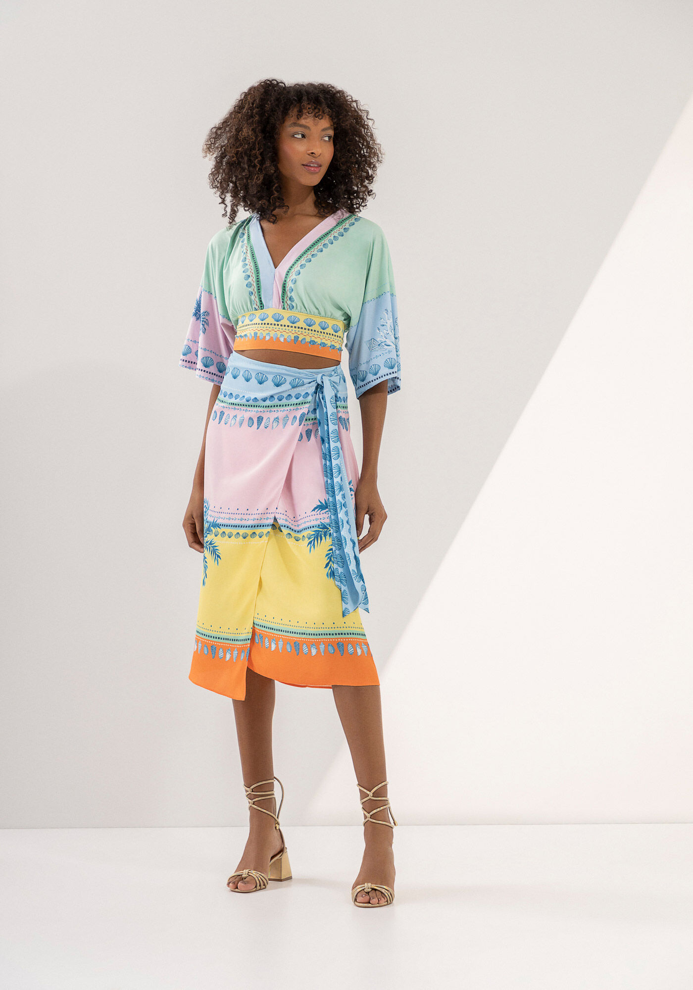 Blusa Manga 3/4 Flare em Malha Aveludada Estampada, LIGAYA, large.