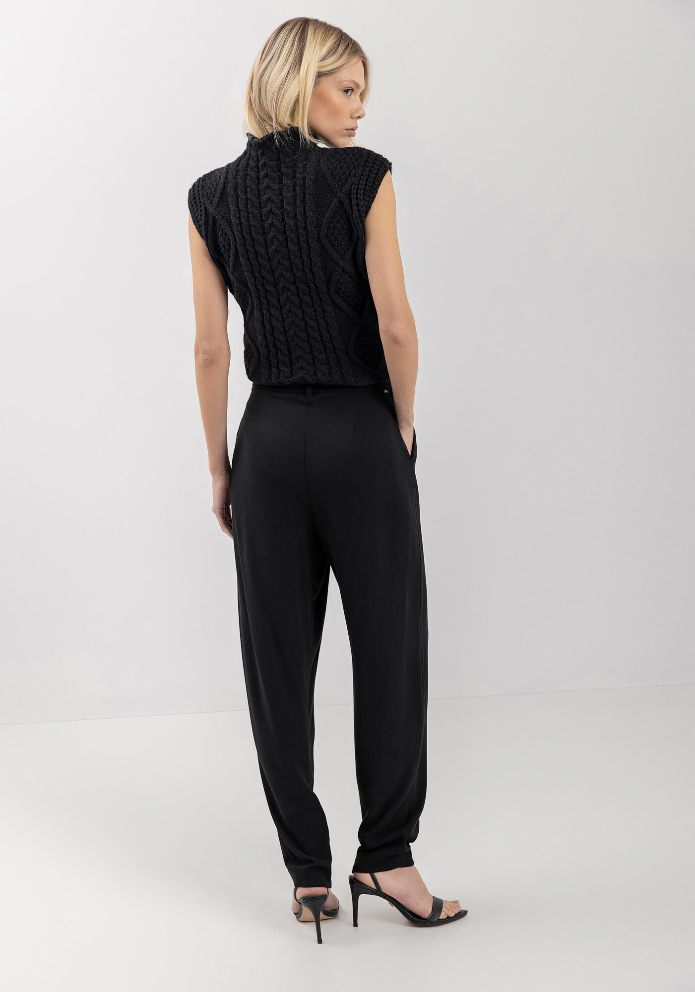 Cal&ccedil;a De Alfaiataria Com Cintura Alta Em Crepe De Viscose, , large.