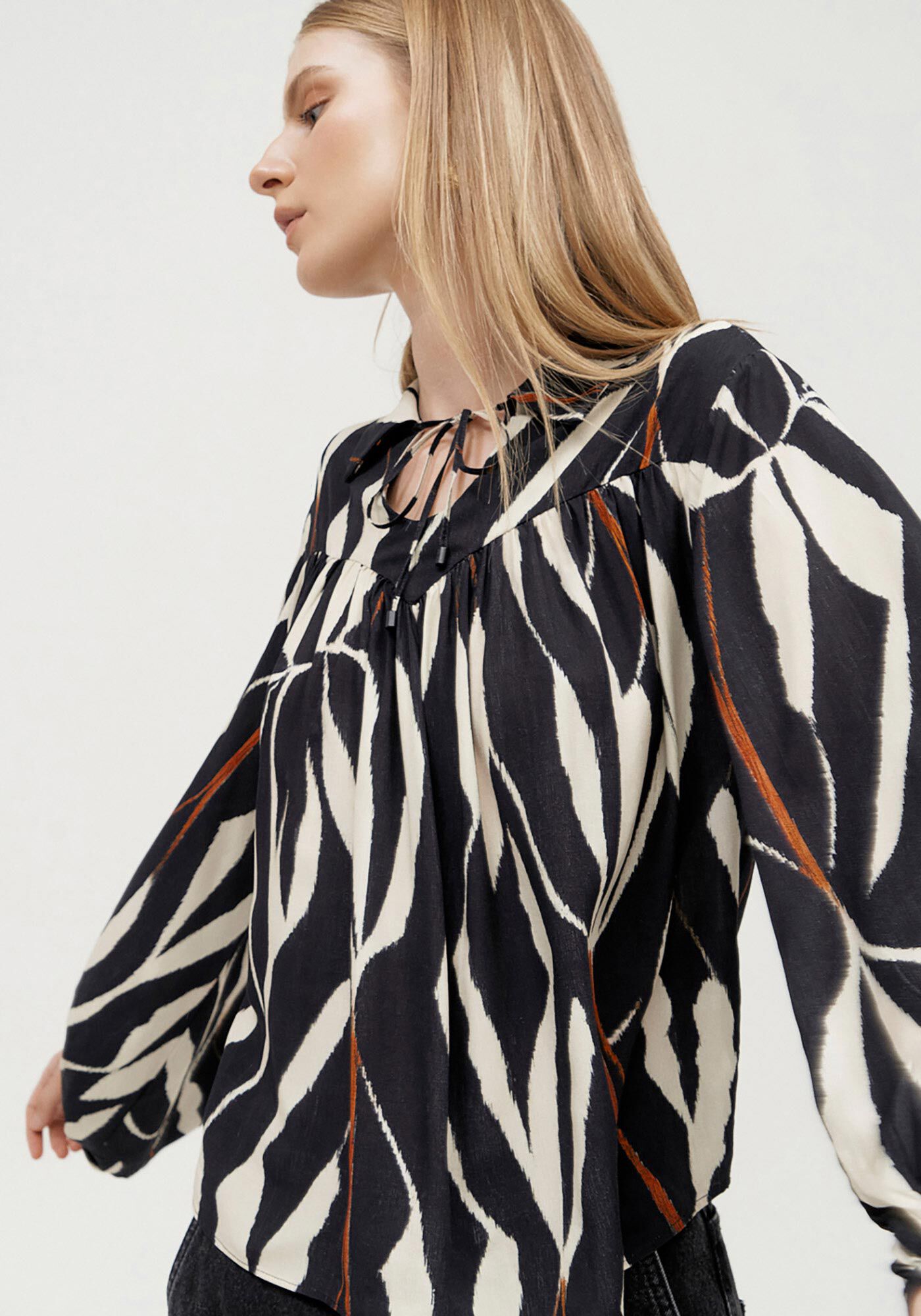 Blusa Ampla Estampada em Viscose com Manga Bufante, , large.