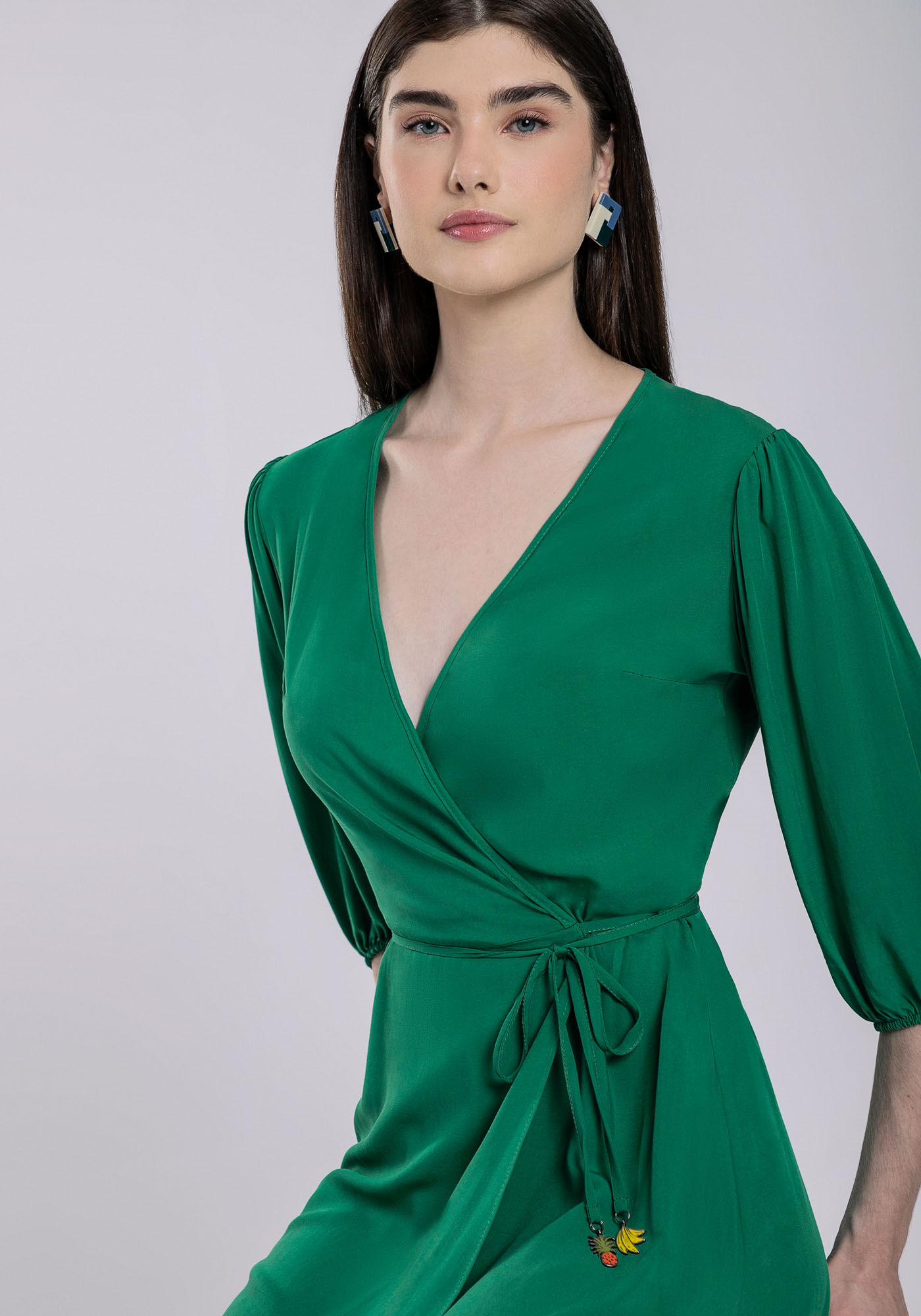 Vestido transpassado best sale com manga