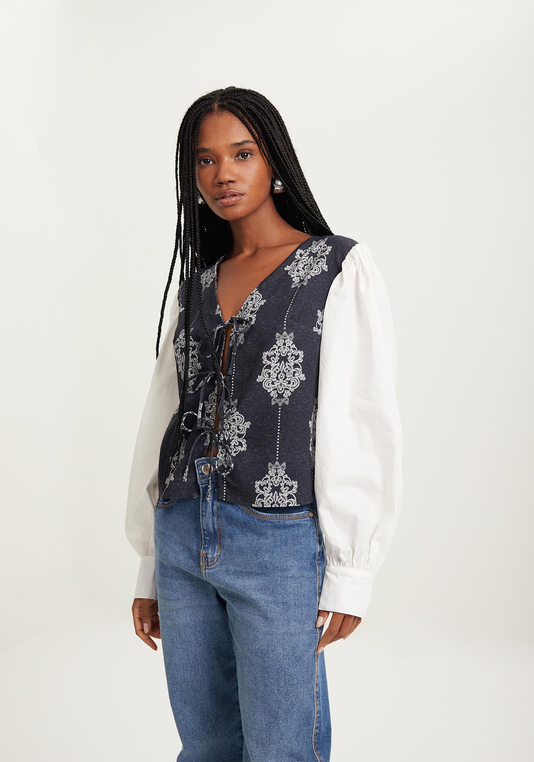 Camisa De Mangas Bufantes Com Amarrações Frontais, CUTWORK MARINHO. Camisa De Mangas Bufantes Com Amarrações Frontais, CUTWORK MARINHO, large.