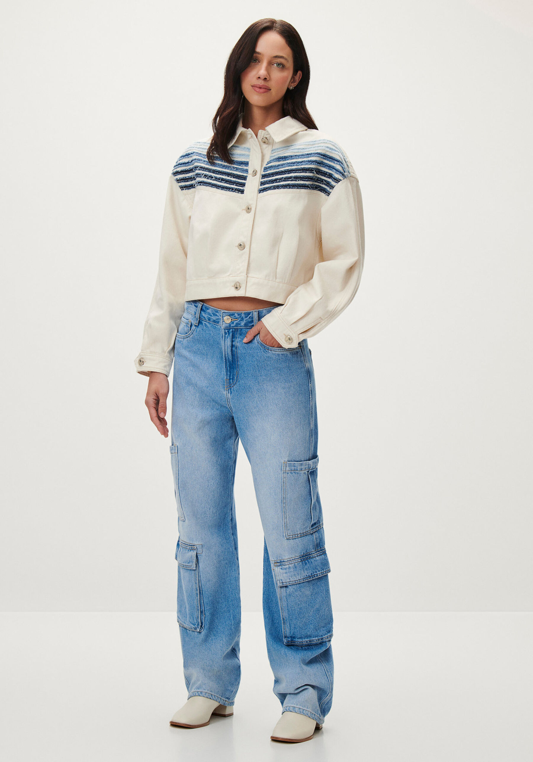 Jaqueta Sarja Cropped com Recorte Jeans, . Jaqueta Sarja Cropped com Recorte Jeans, , large.