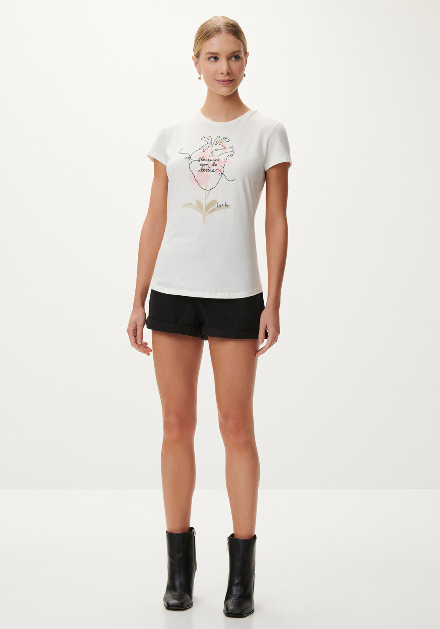 T-shirt em Malha Respons&aacute;vel com Bordado Cora&ccedil;&atilde;o, , large.