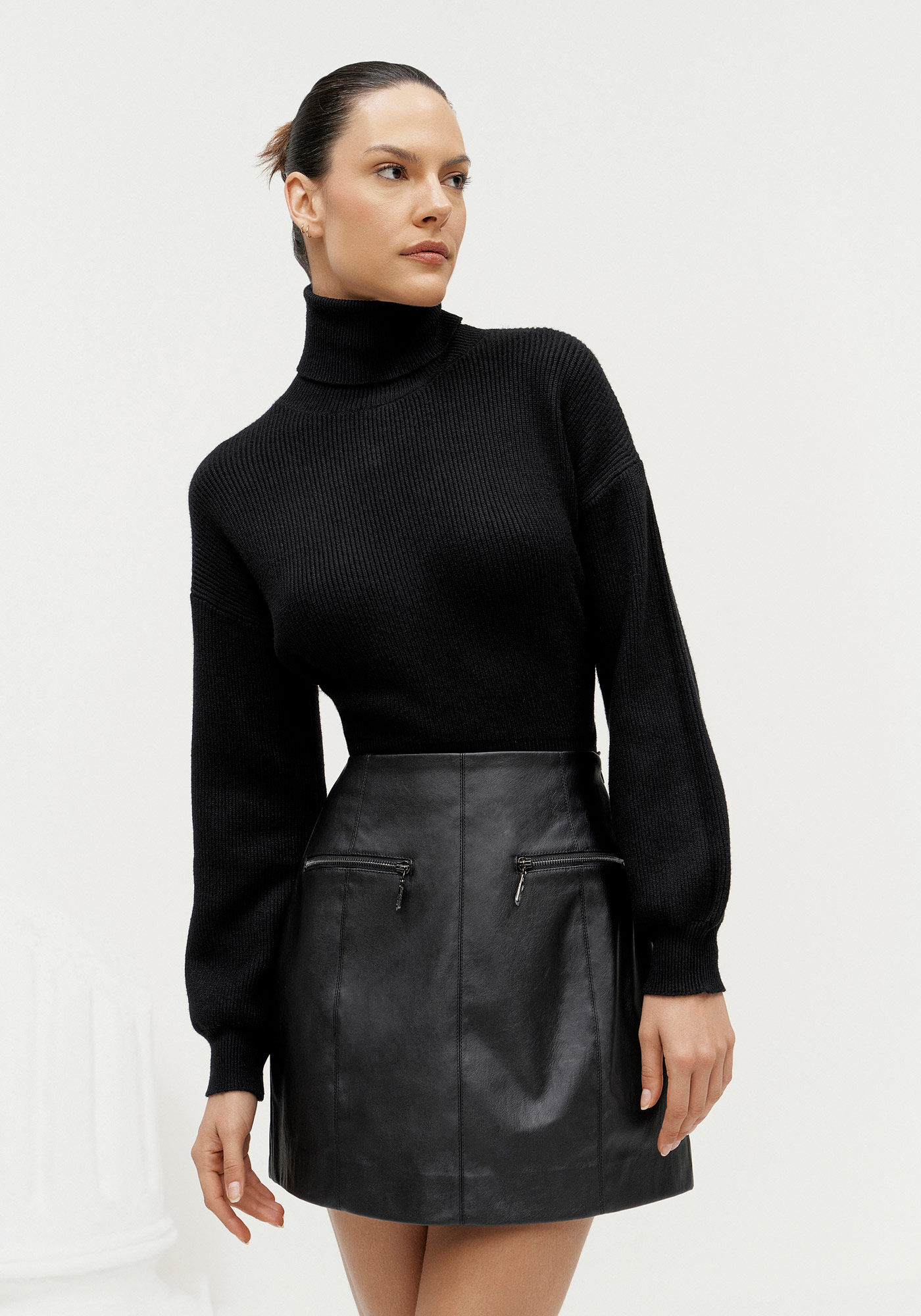 Saia Curta em PU com Detalhe Z&iacute;per, , large.