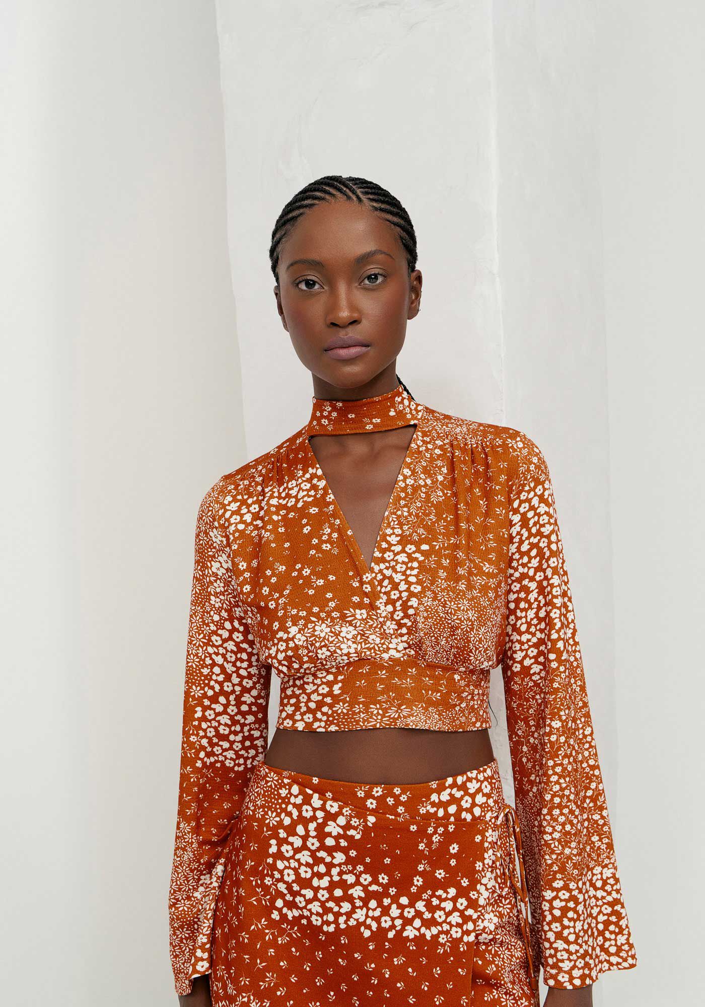 Blusa Cropped Manga Longa Flare com Cut Gola, , large.