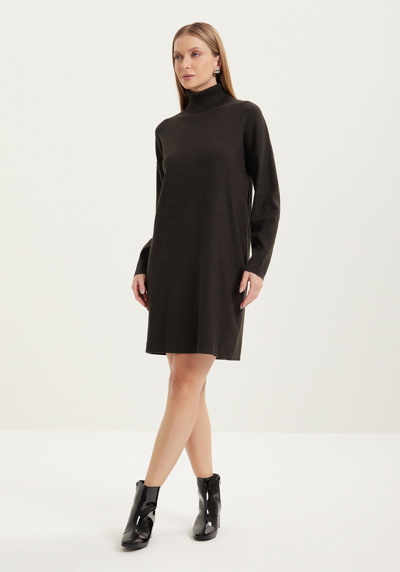 Vestido Curto De Mangas Longas Com Gola Alta Em Tric&ocirc;, , large.