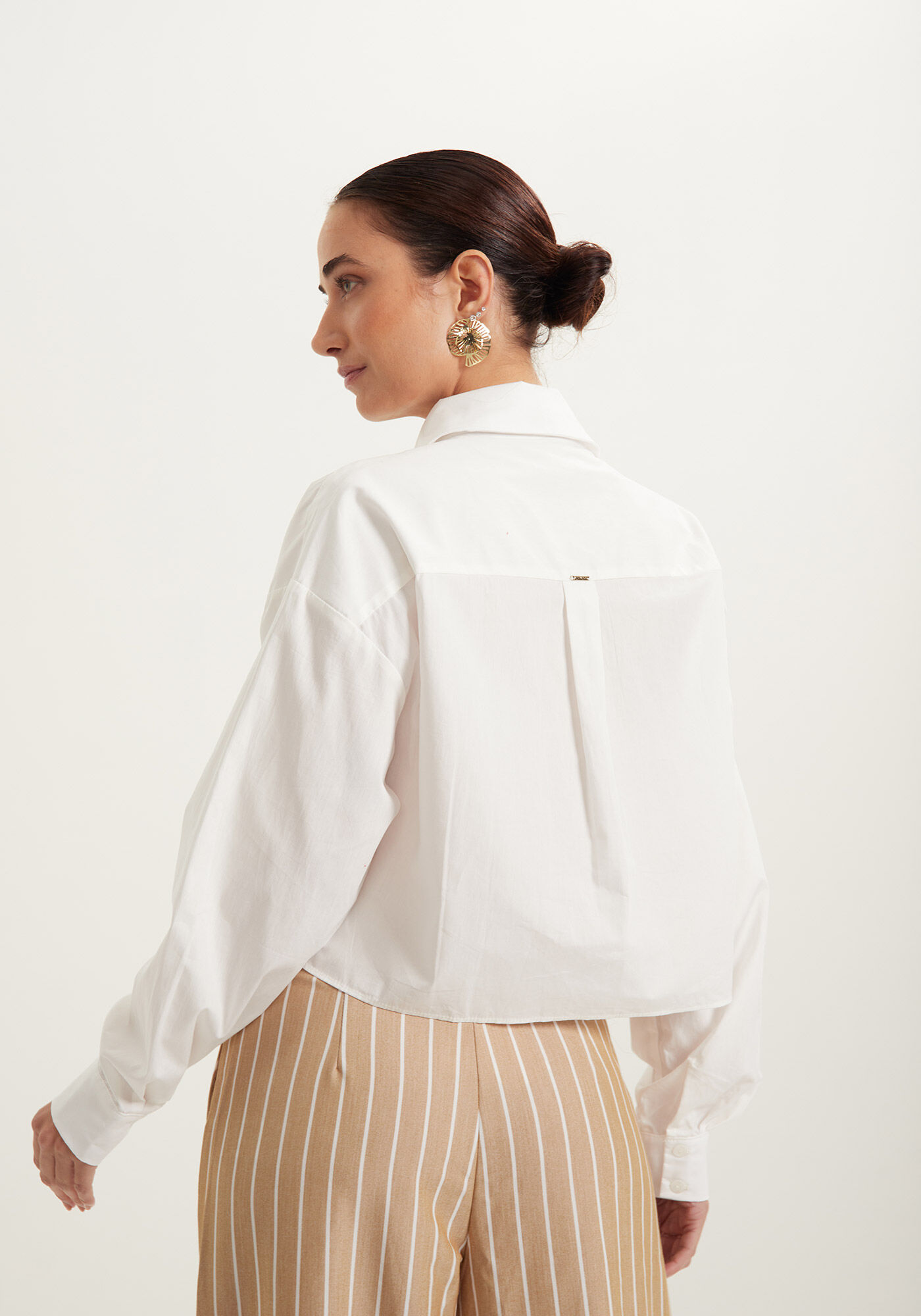 Camisa Curta Em Tricoline Com Mangas Longas E Bolsos, , large.