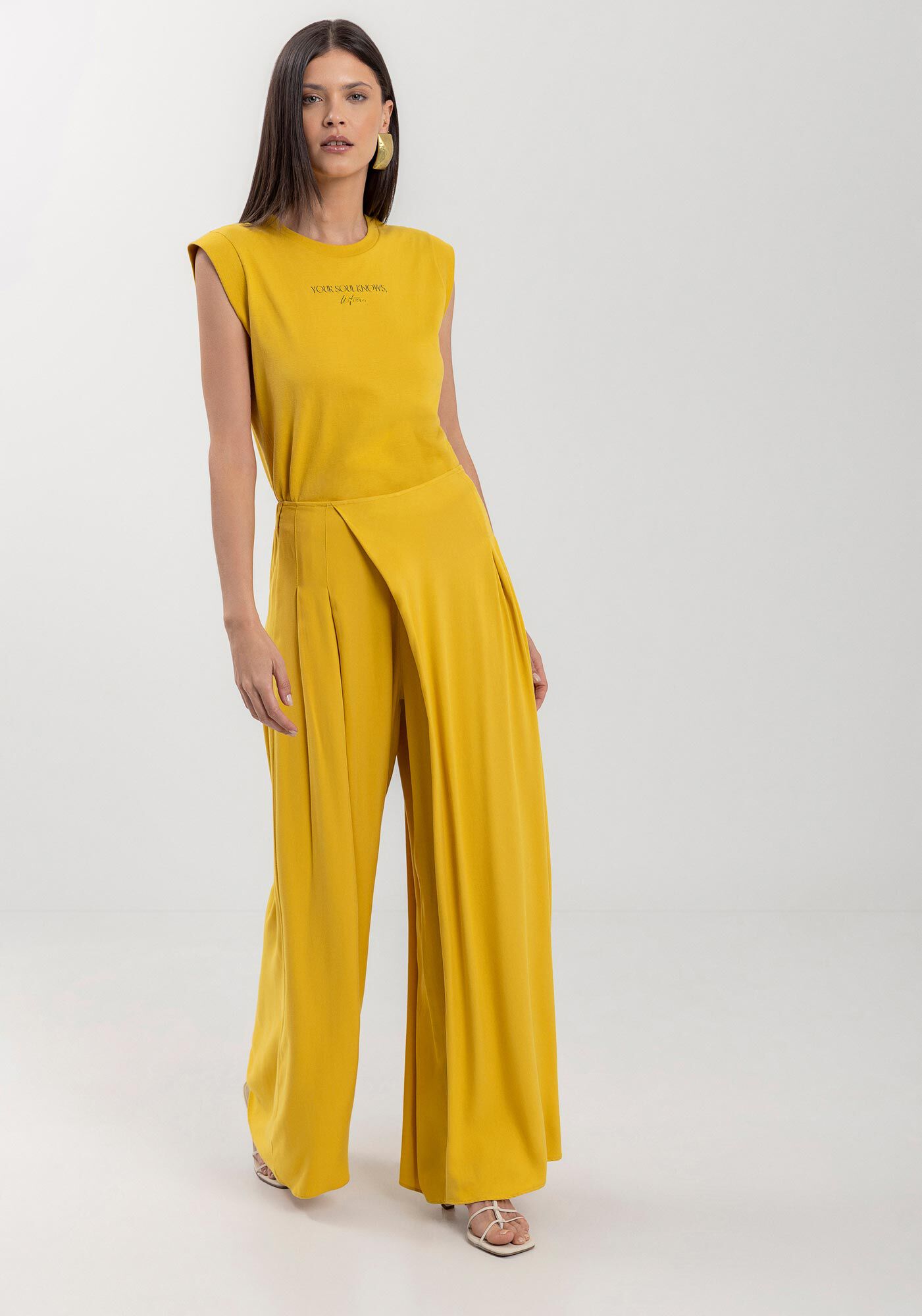 Cal&ccedil;a Pantalona Em Viscose Com Pregas E Sobreposi&ccedil;&atilde;o, , large.