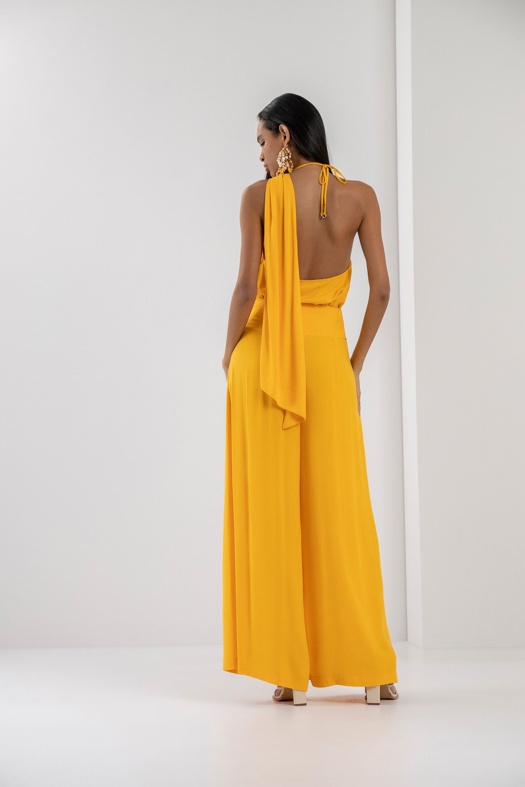 Calça Máxi Pantalona em Crepe com Pregas, AMARELO ENERGY. Calça Máxi Pantalona em Crepe com Pregas, AMARELO ENERGY, large.