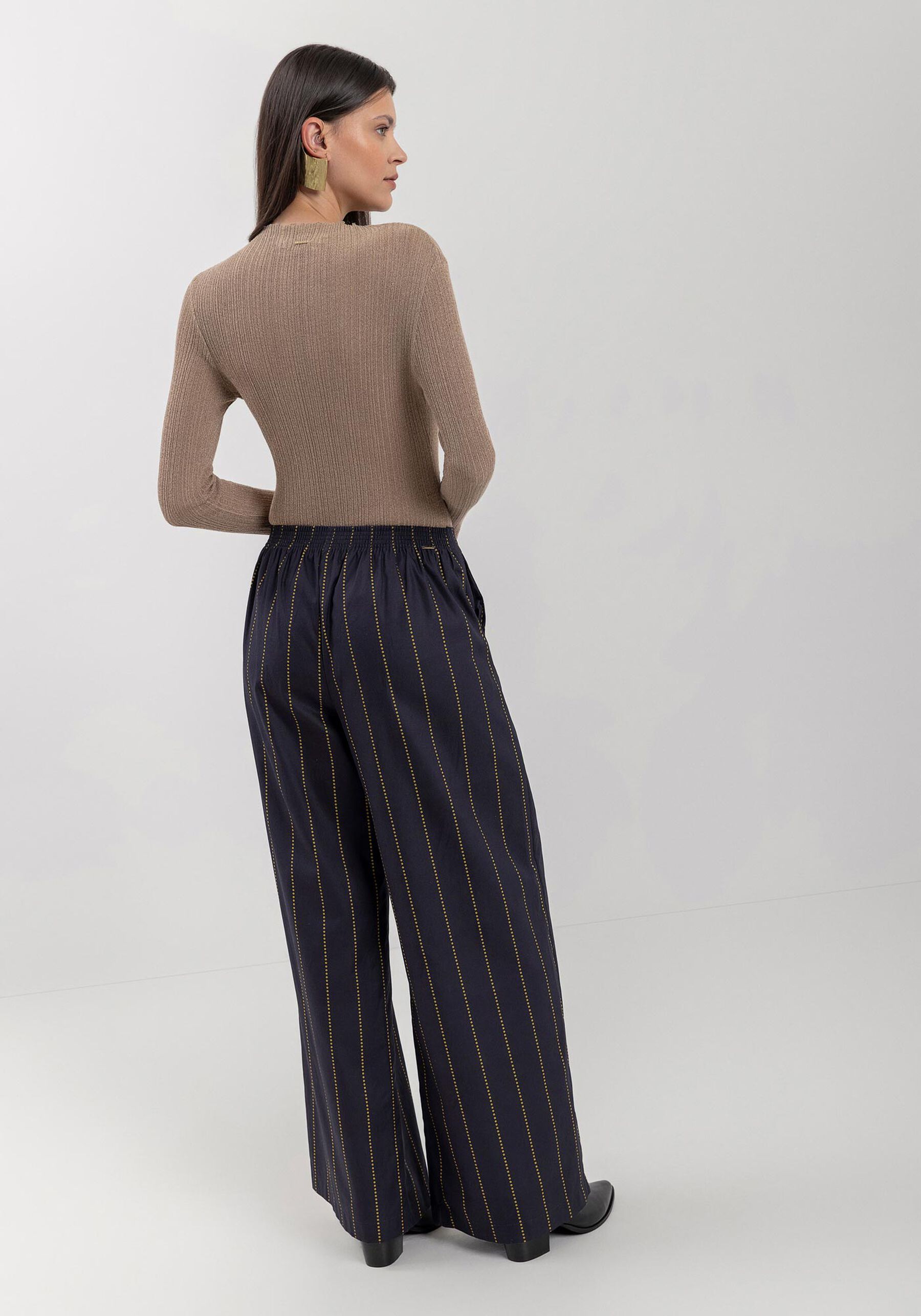 Calça Estampada Com Cintura Alta E Bolsos Funcionais, PEARLS MARINHO. Calça Estampada Com Cintura Alta E Bolsos Funcionais, PEARLS MARINHO, large.