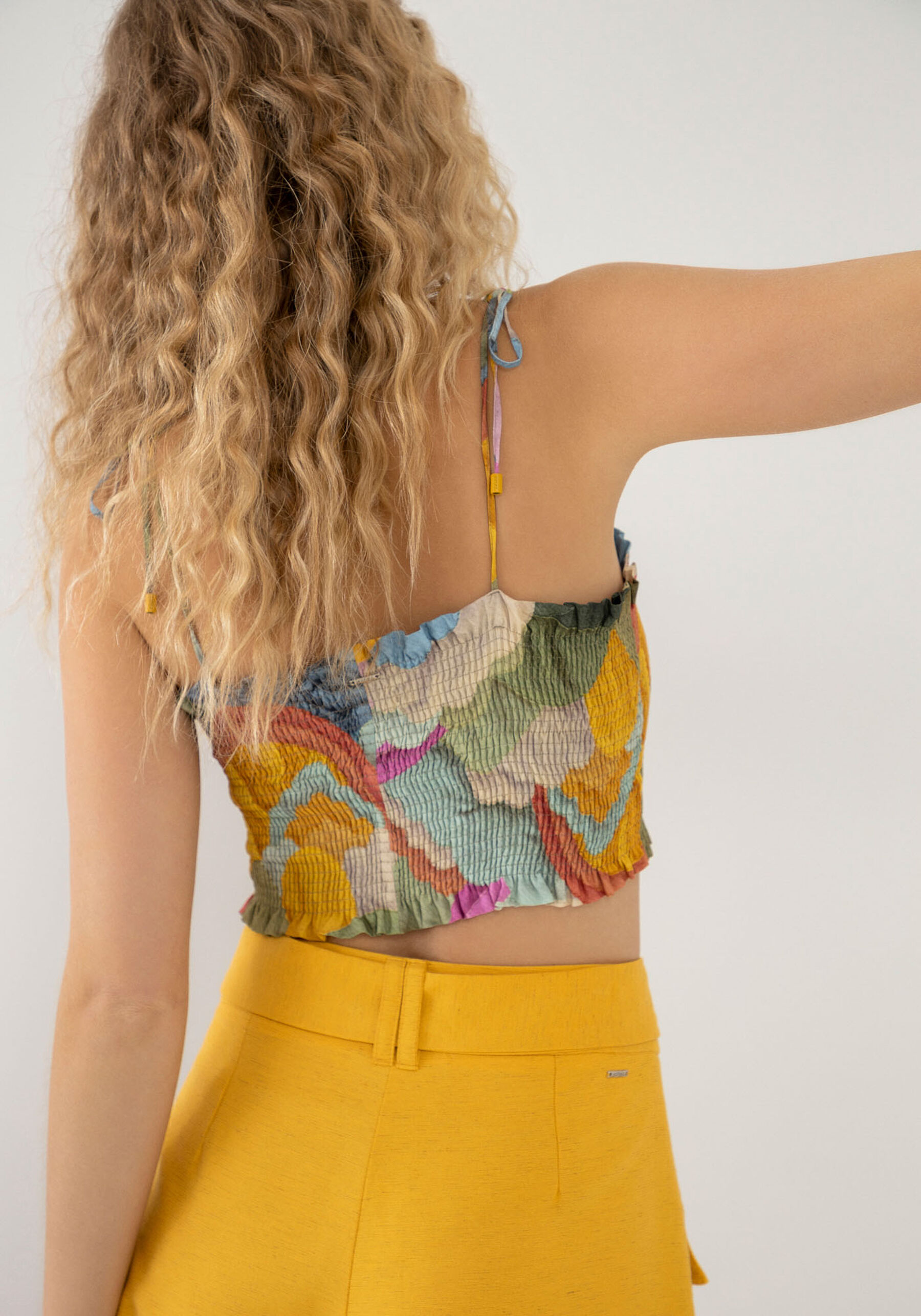 Blusa Cropped Estampada em Viscose com Lastex, NUVENS. Blusa Cropped Estampada em Viscose com Lastex, NUVENS, large.