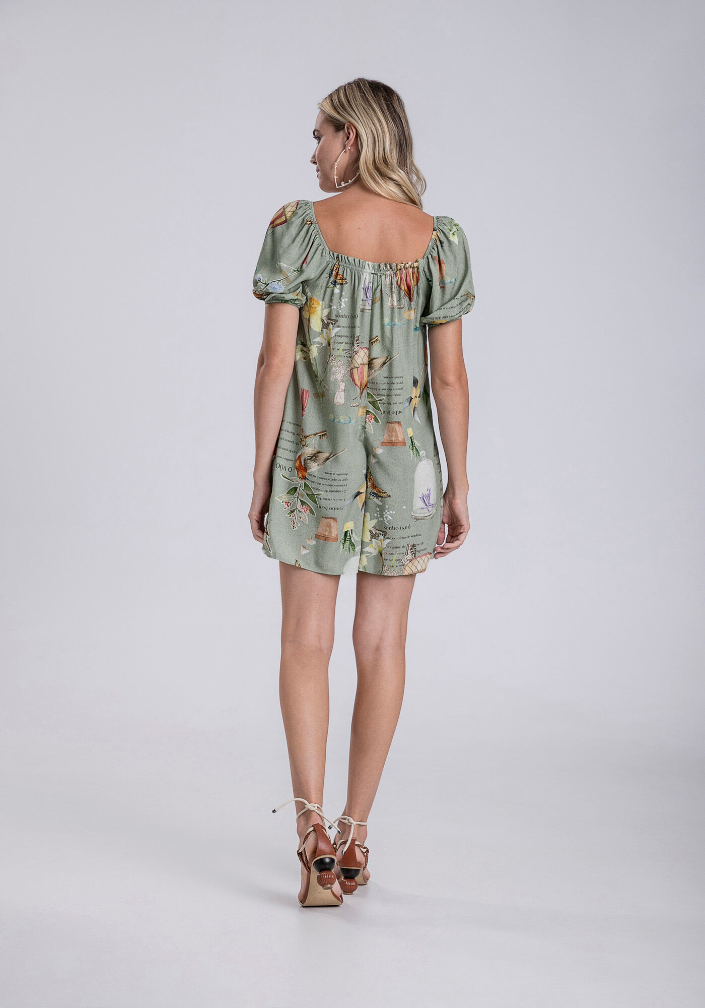 Macac&atilde;o Curto em Viscose com Franzido Decote, , large.