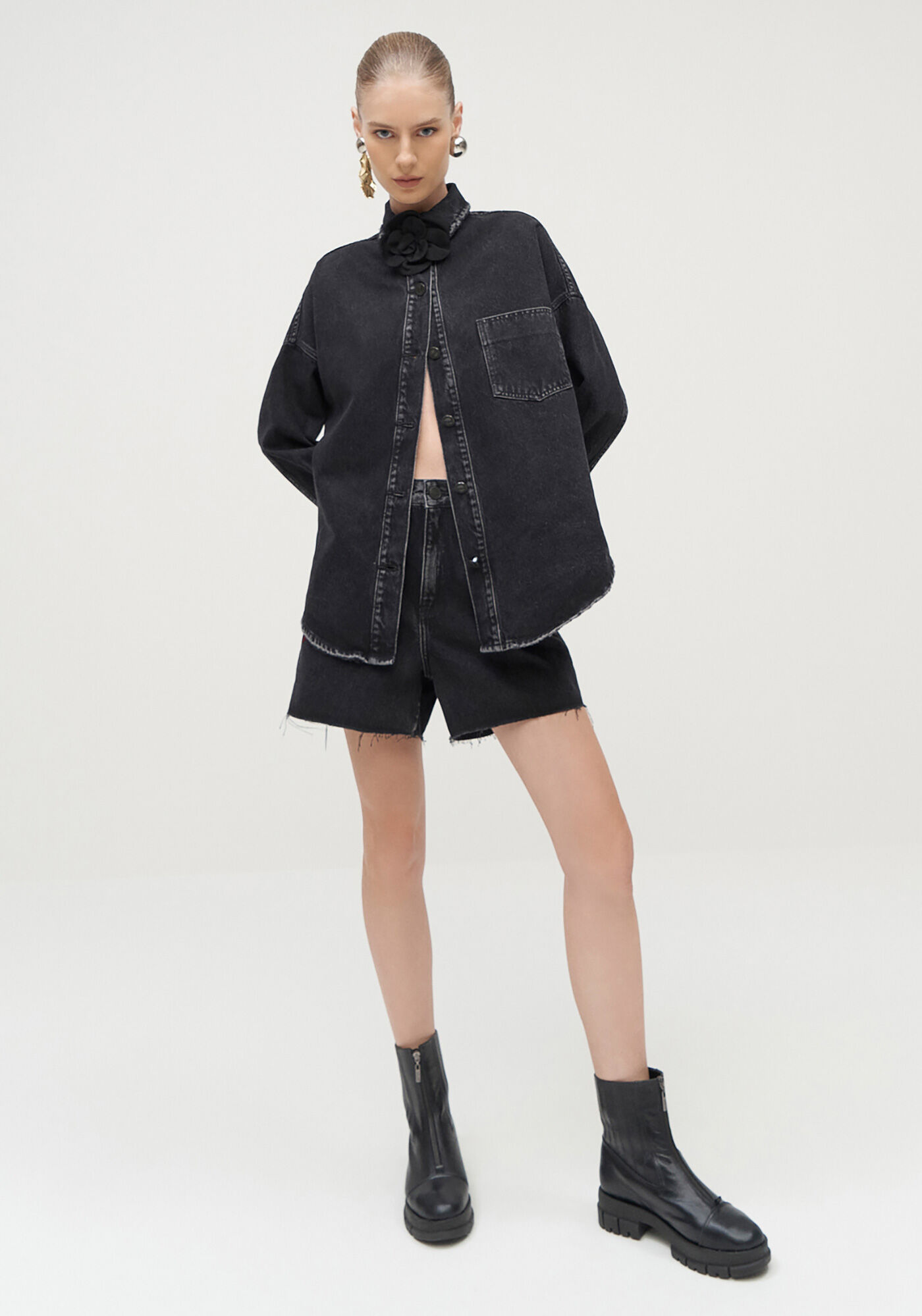 Jaqueta Jeans Preta com Bordado P&aacute;ssaros Costas, , large.