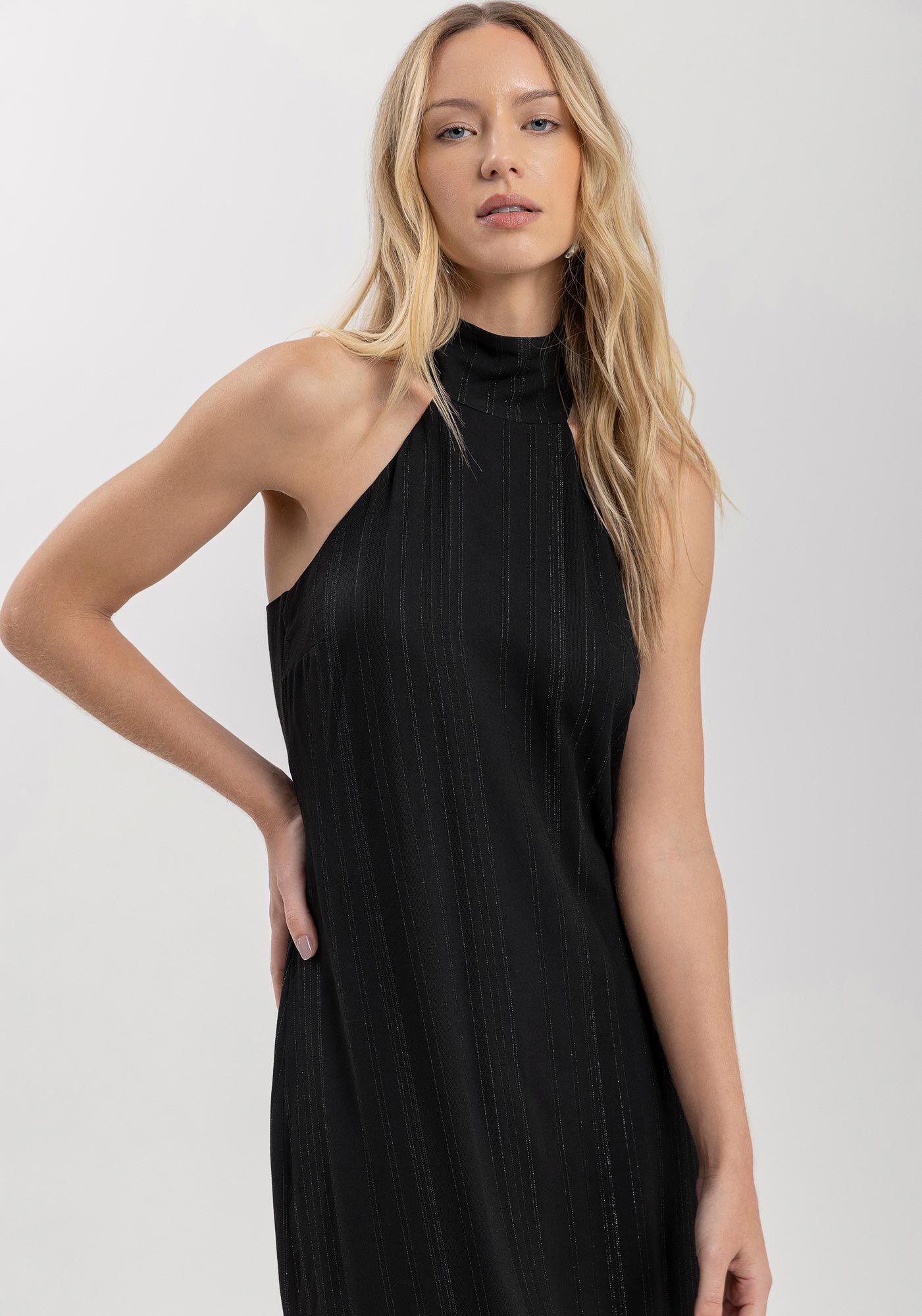 Vestido Longo De Gola Alta Em Viscose Com Listras Brilhantes, PRETO REATIVO, large.